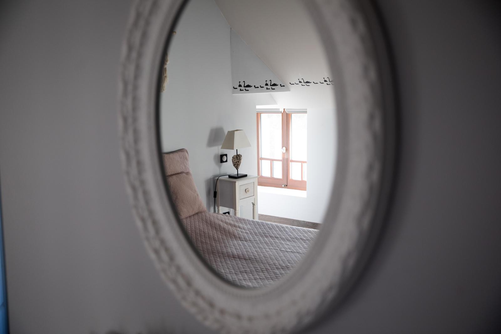 Solre-le-Château : chambre Cygnes - La Ferme aux charmes 03