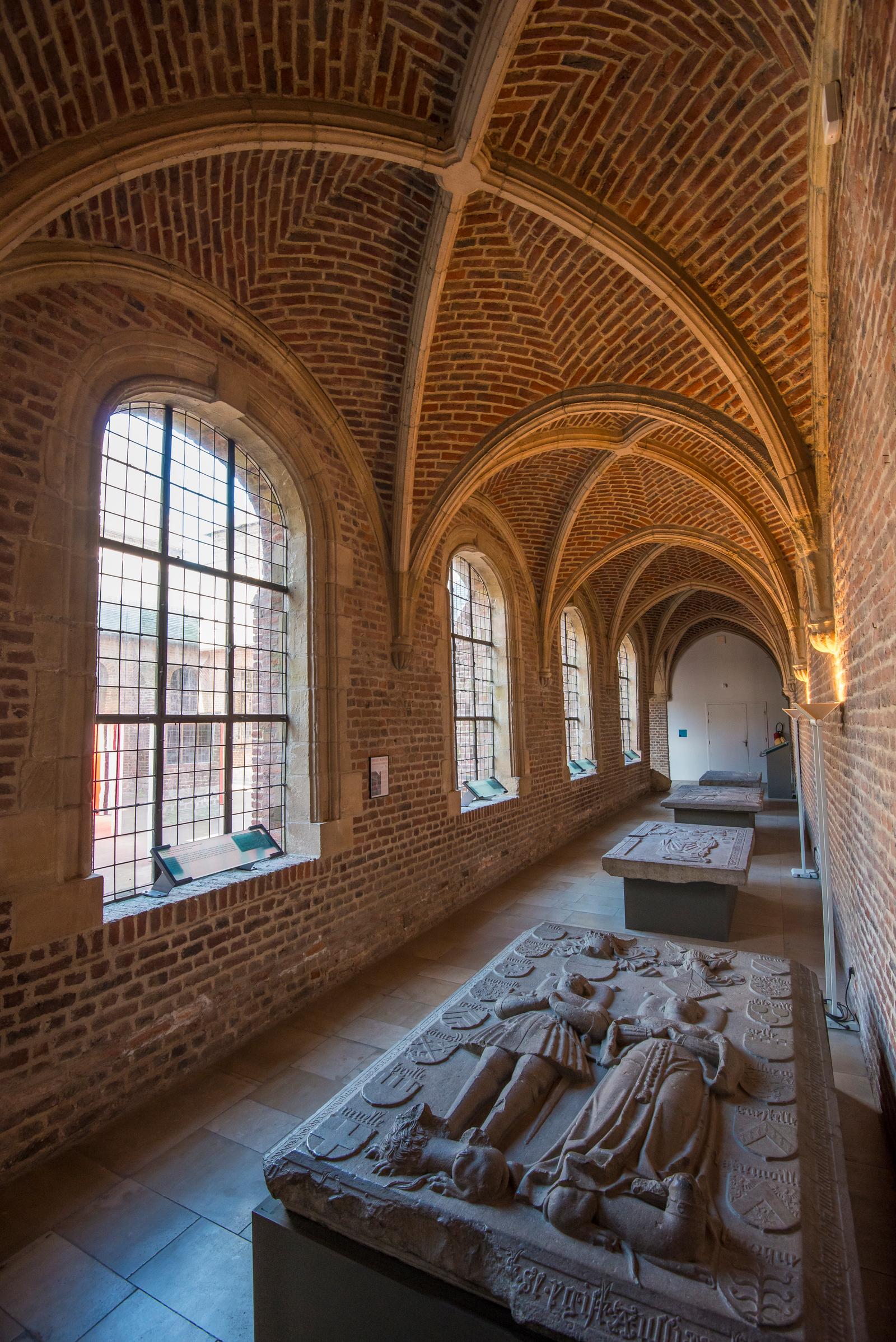 Douai : le musée de la Chartreuse, tombeaux