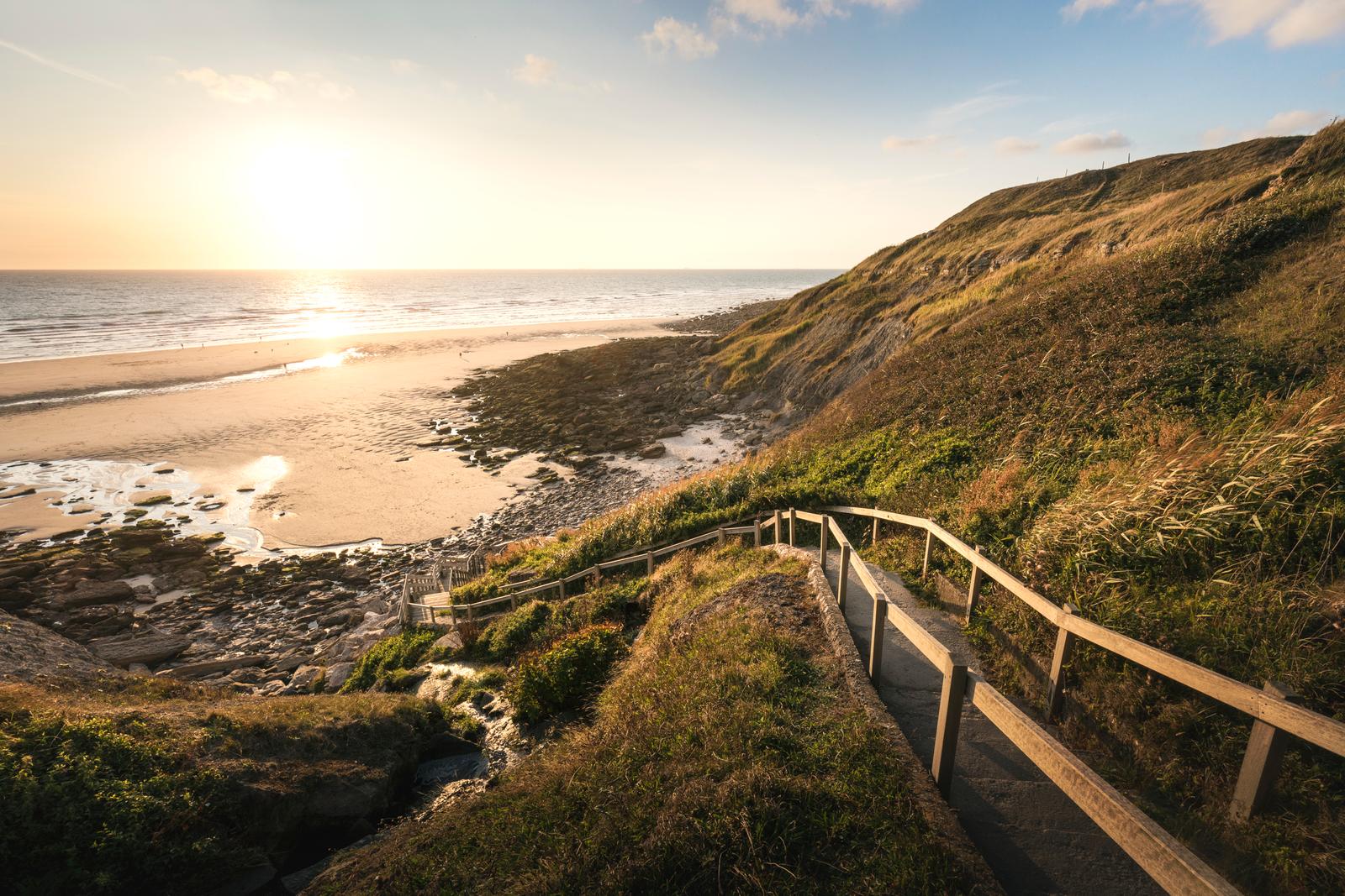 Équihen-Plage : sentier descendant à la plage