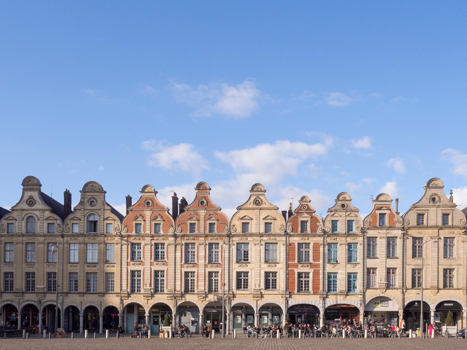 Arras : terrasses sur la grand place