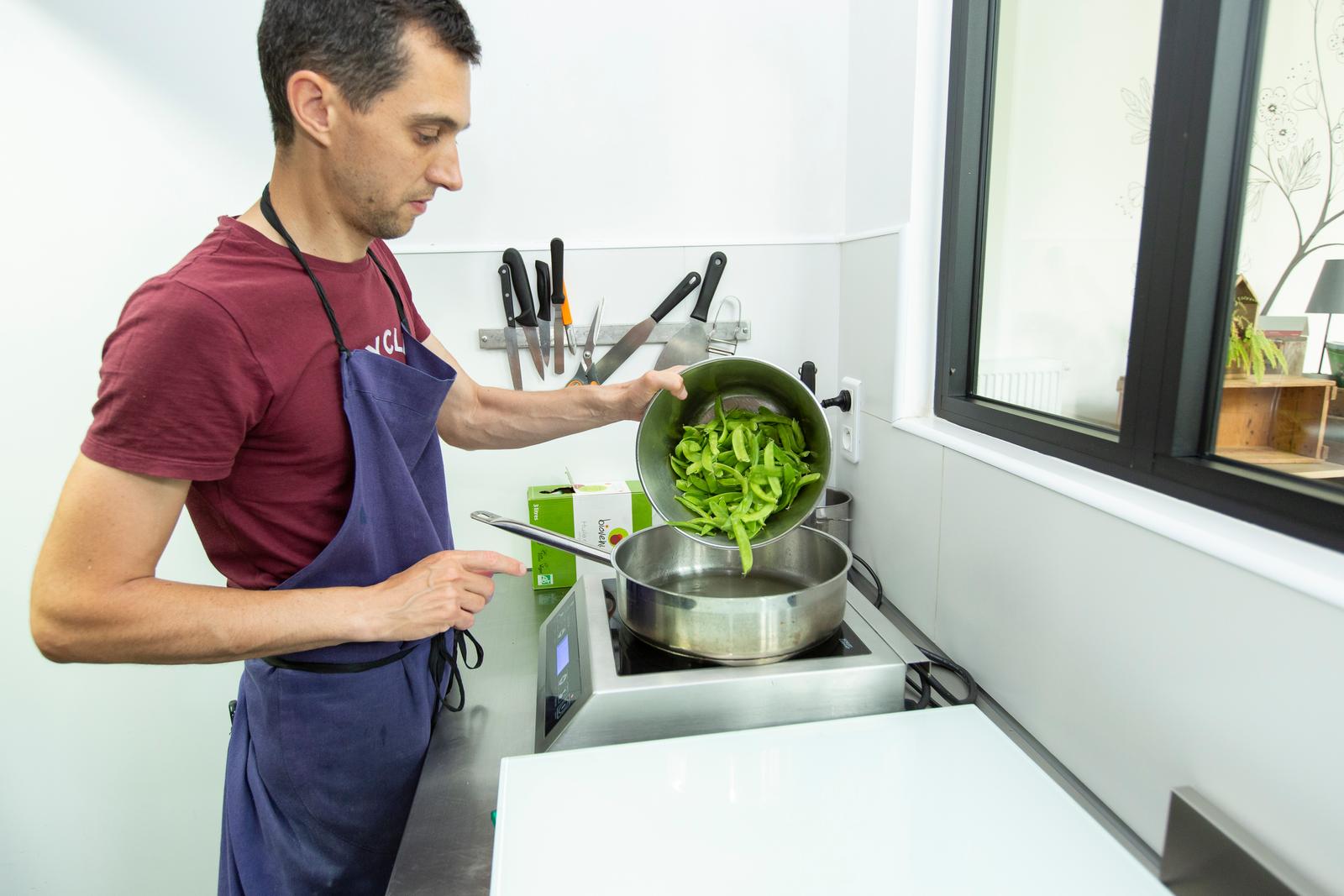 Sains-du-Nord : maison d'hôtes Aubépine - Simon Thieffry en cuisine