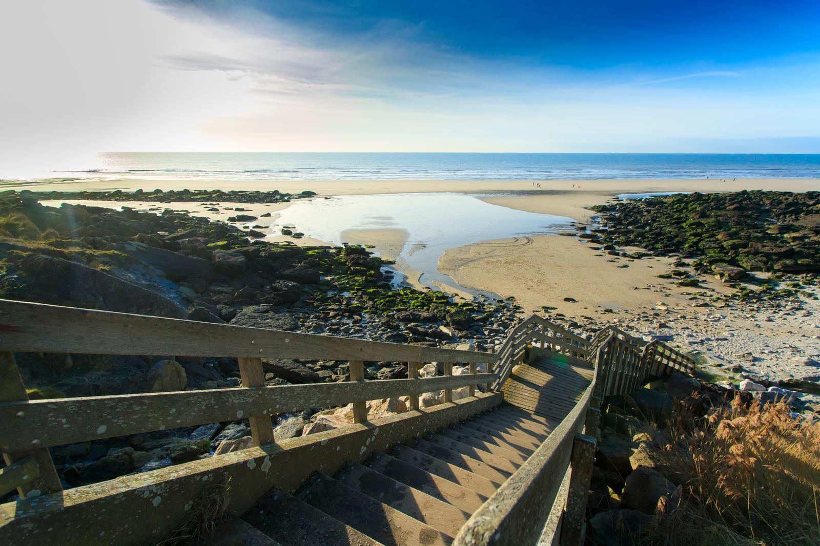 Equihen-Plage : escalier menant à la plage