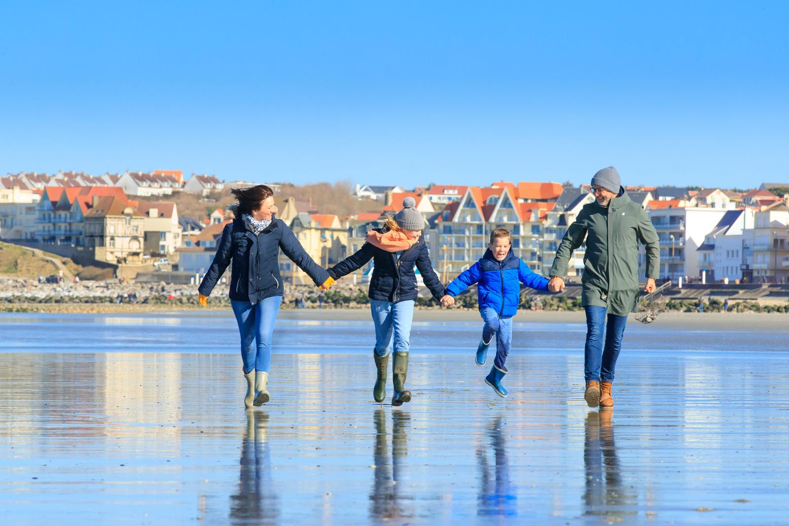 Wimereux : famille sur la plage en hiver 04