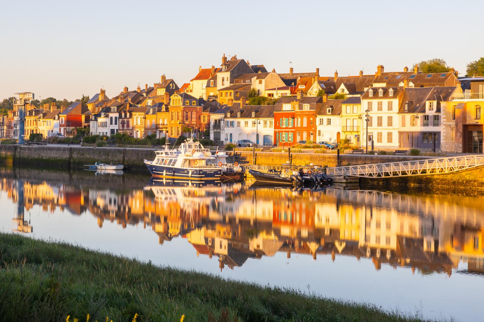 Saint-Valery-sur-Somme : bateaux sur la Somme au coucher du soleil