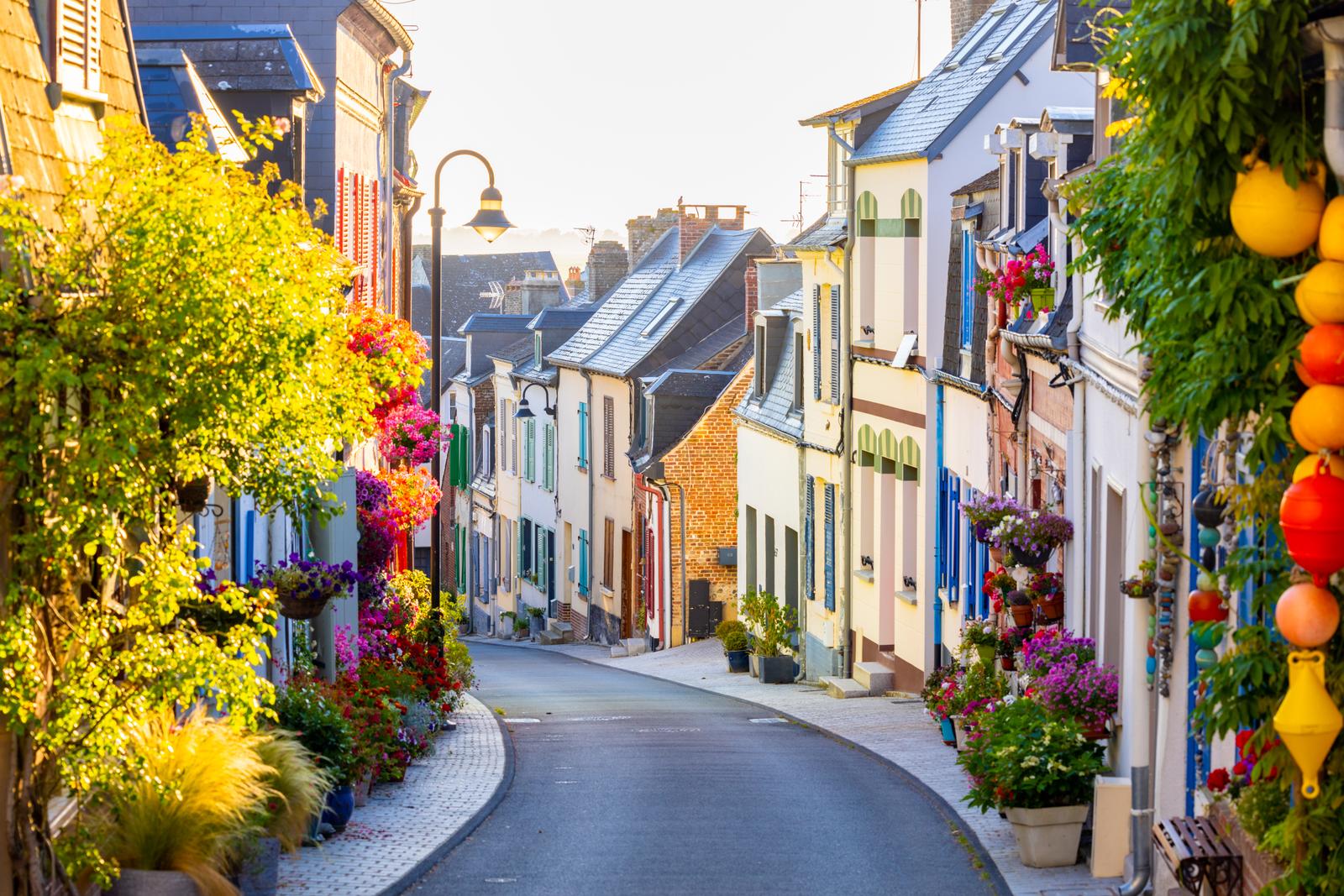 Saint-Valery-sur-Somme : rue du Courgain fleurie