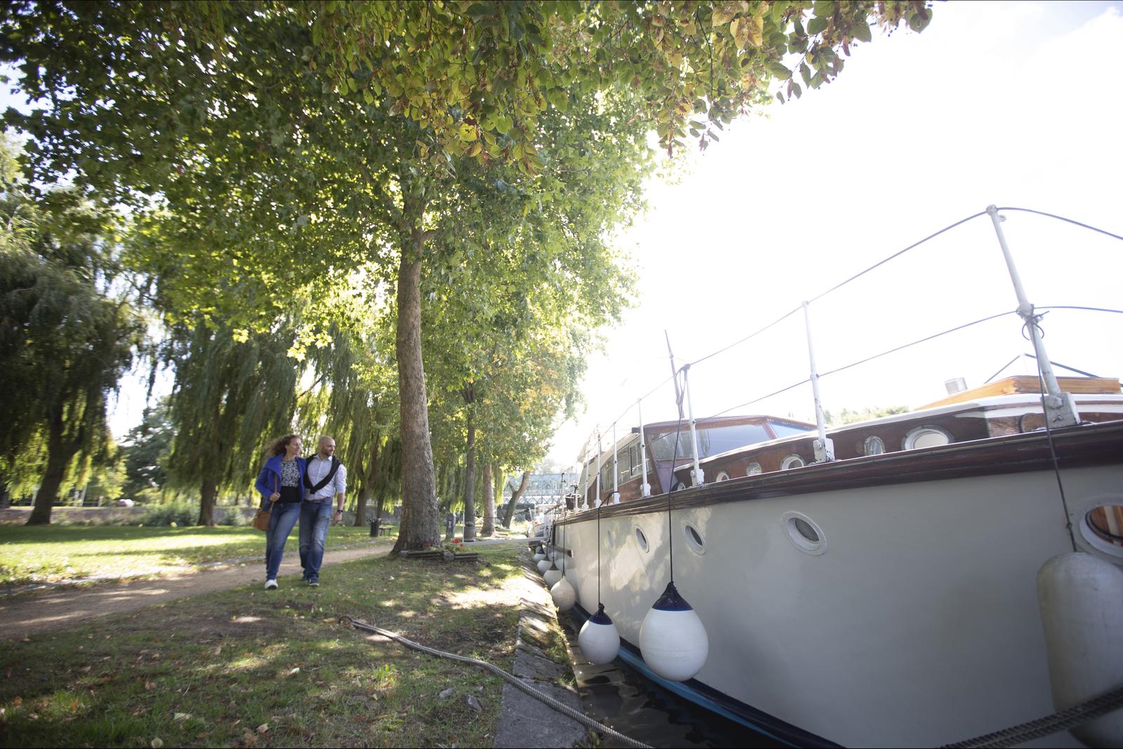 Cambrai : couple en visite dans la ville 02