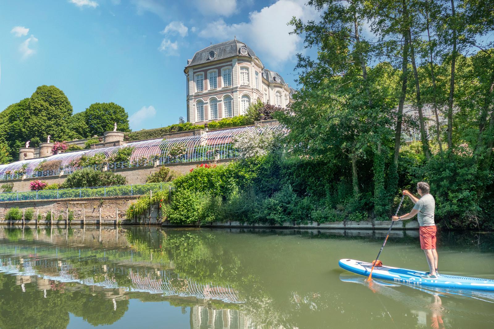 Long : stand-up paddle sur le canal