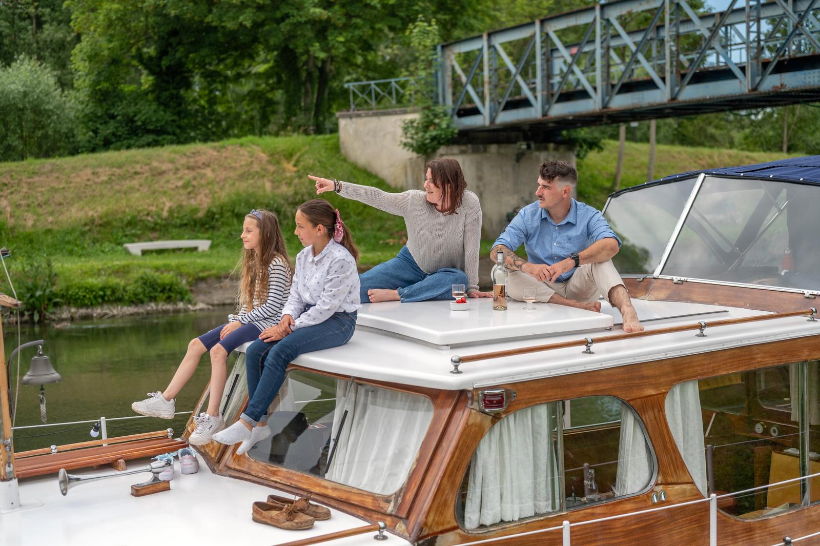 Eaucourt-sur-Somme : hébergement insolite bateau Sealov 19