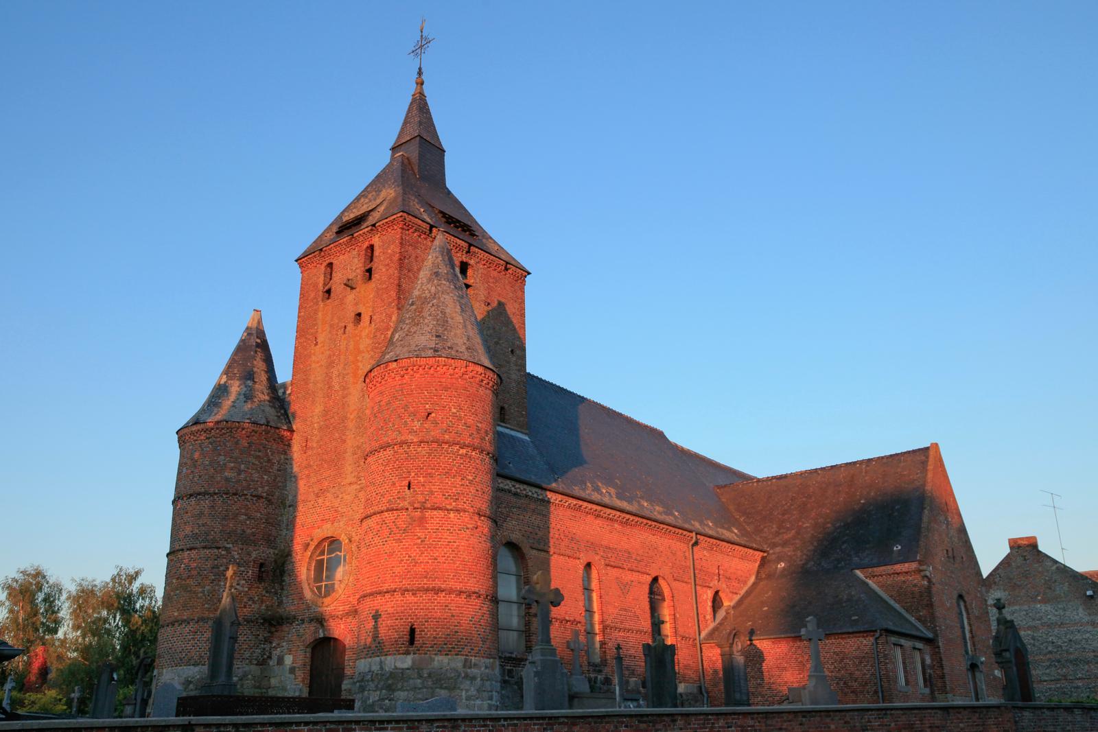 Autreppes : église fortifiée Saint Hilaire