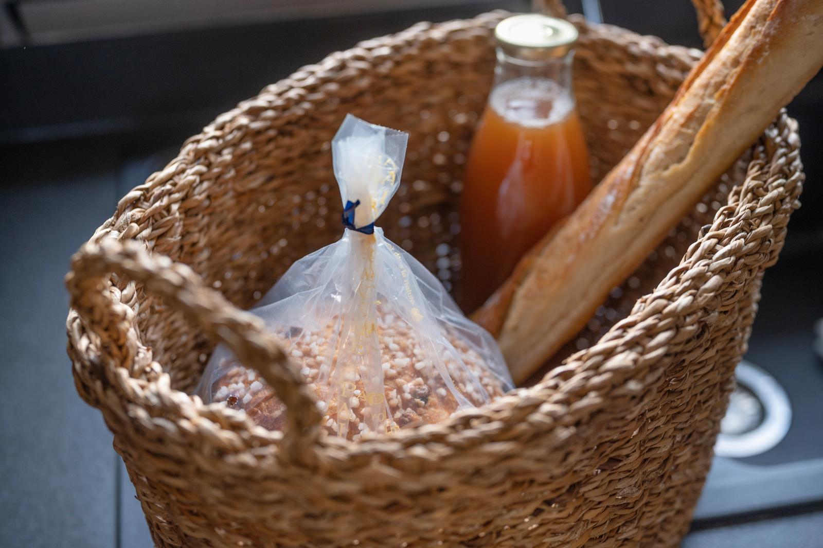 Bouillancourt-en-Séry : panier de pain au gîte de Séry