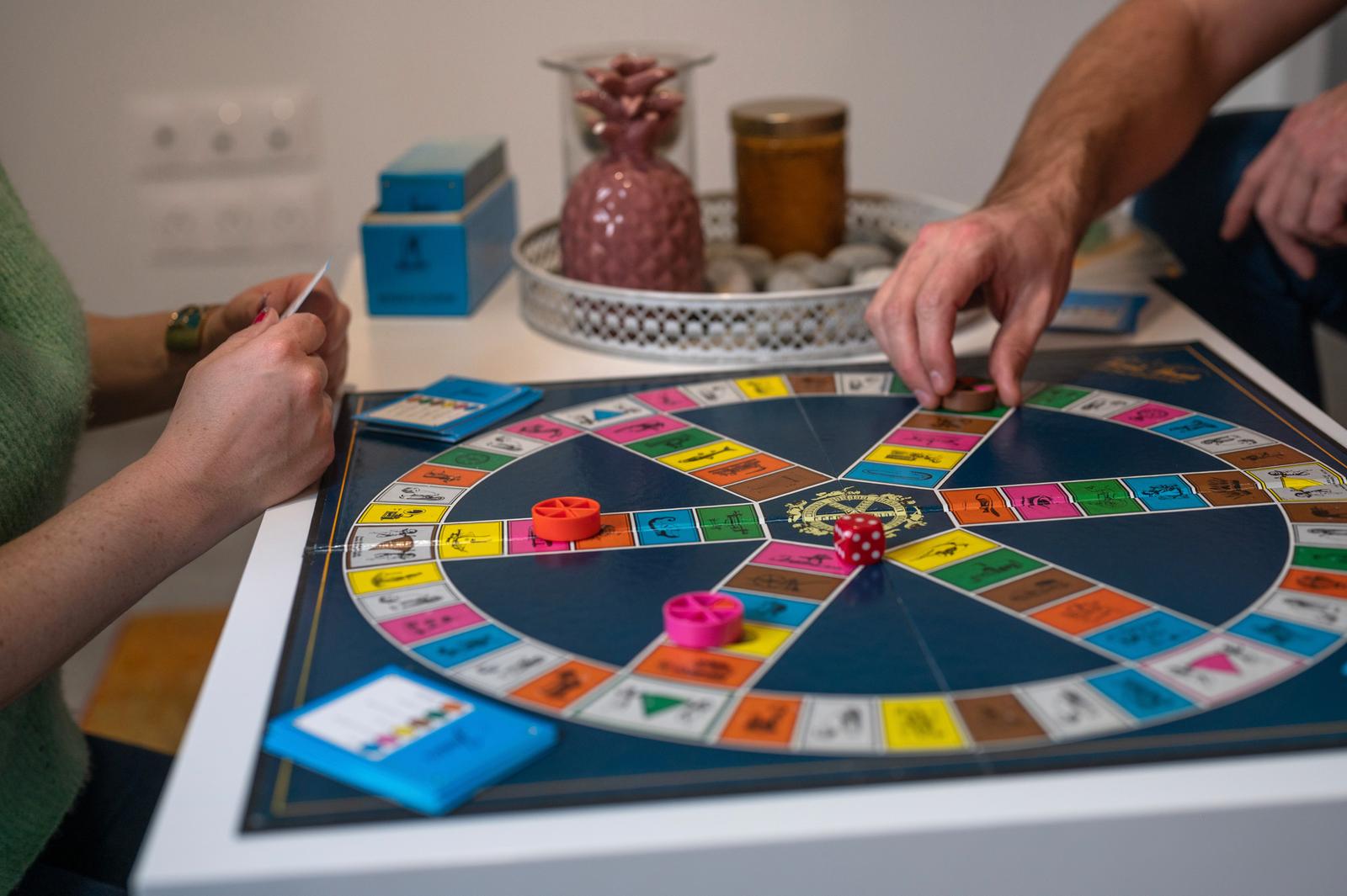 Bouillancourt-en-Séry : jeux de société en famille au gîte de Séry 02