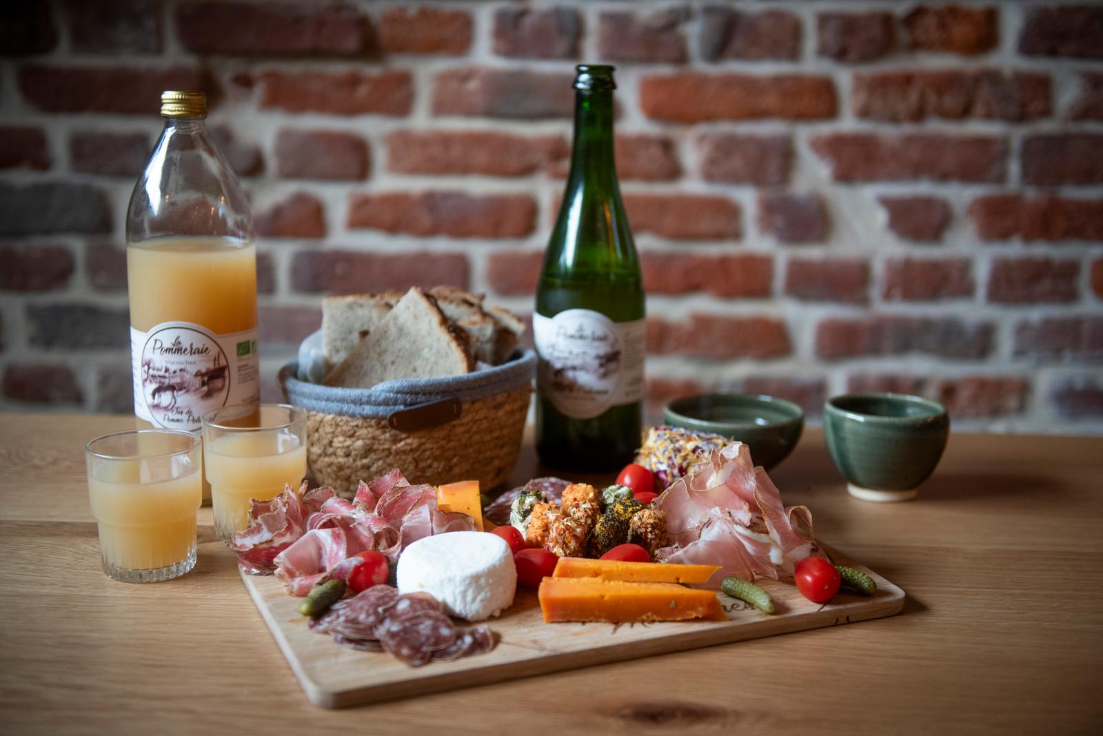 Maresches : plateau de charcuterie au gîte "Bouton d'or" 