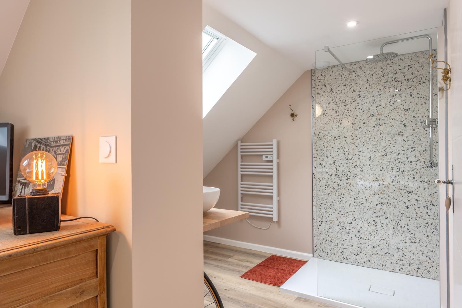 Saint-Martin-lez-Tatinghem : salle de bain du gîte "Le Bon Temps" 01