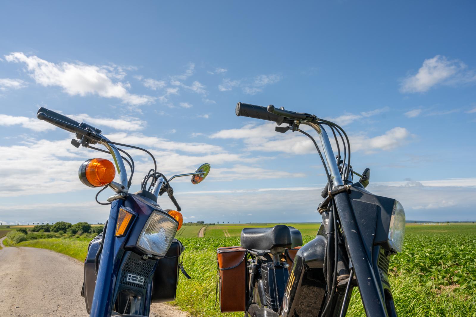 Saint-Martin-lez-Tatinghem : mobylette du gîte "Le Bon Temps" 01