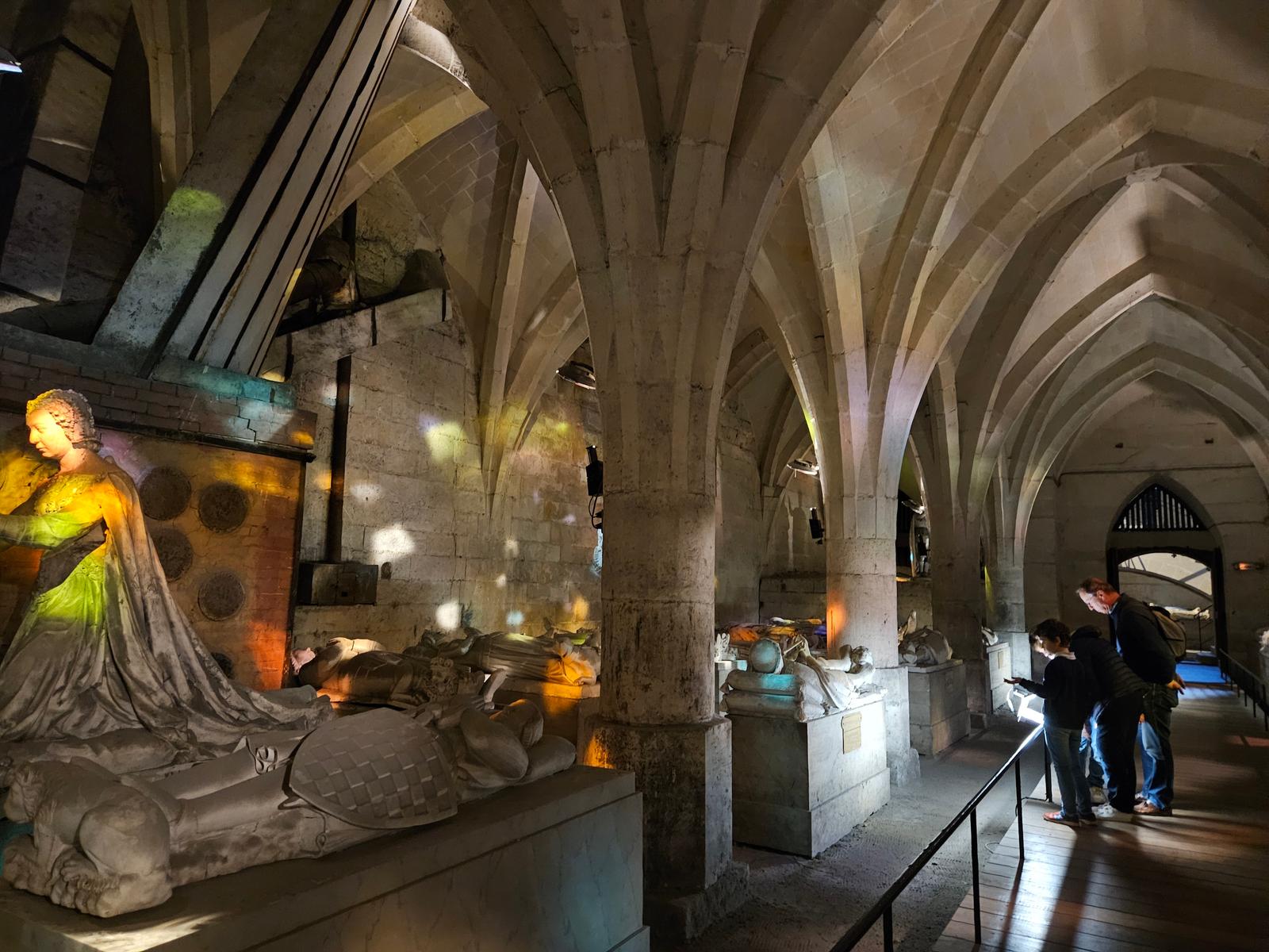 Pierrefonds : le château, vue intérieure 07