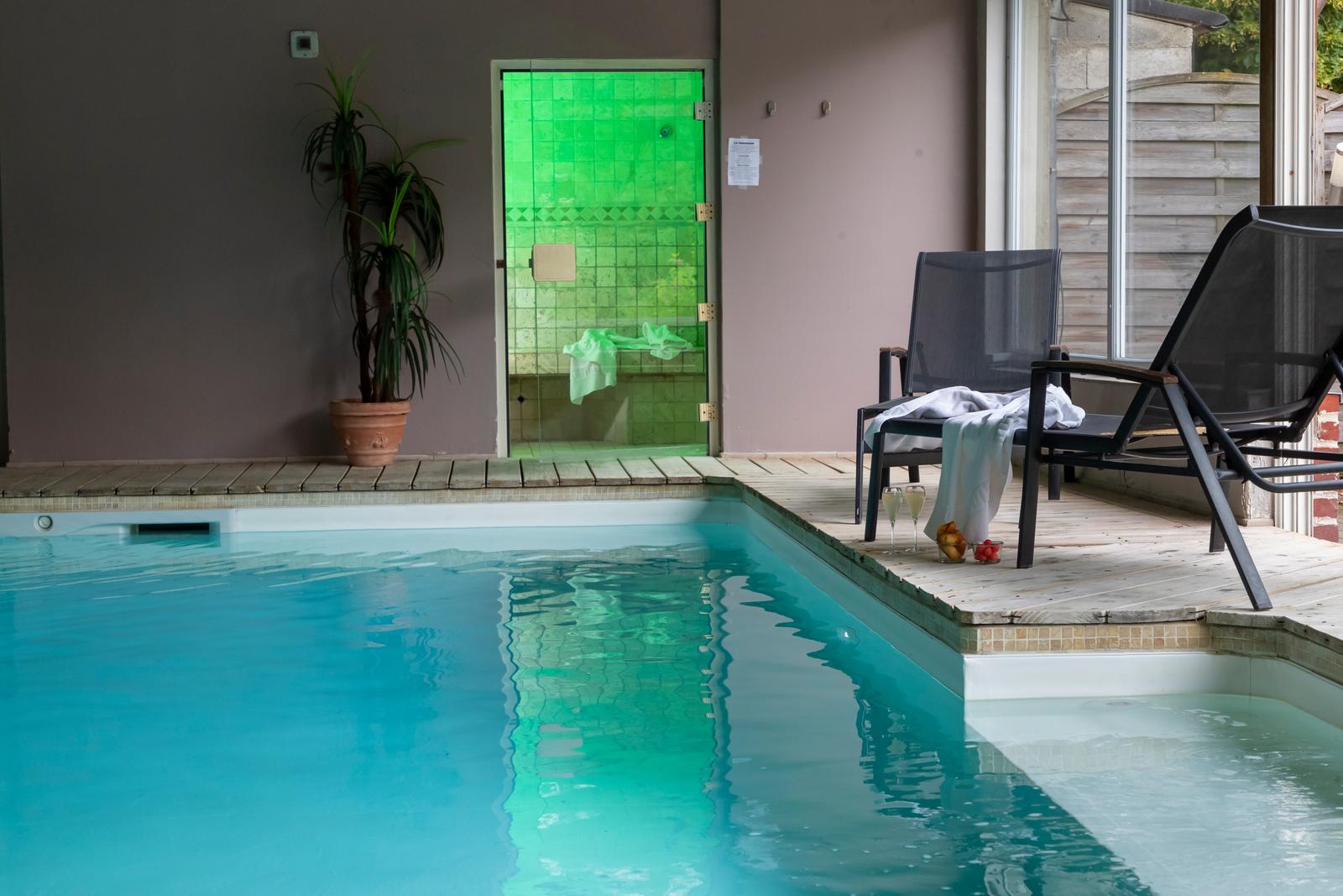 Omiécourt - Château d'Omiécourt : la piscine 03