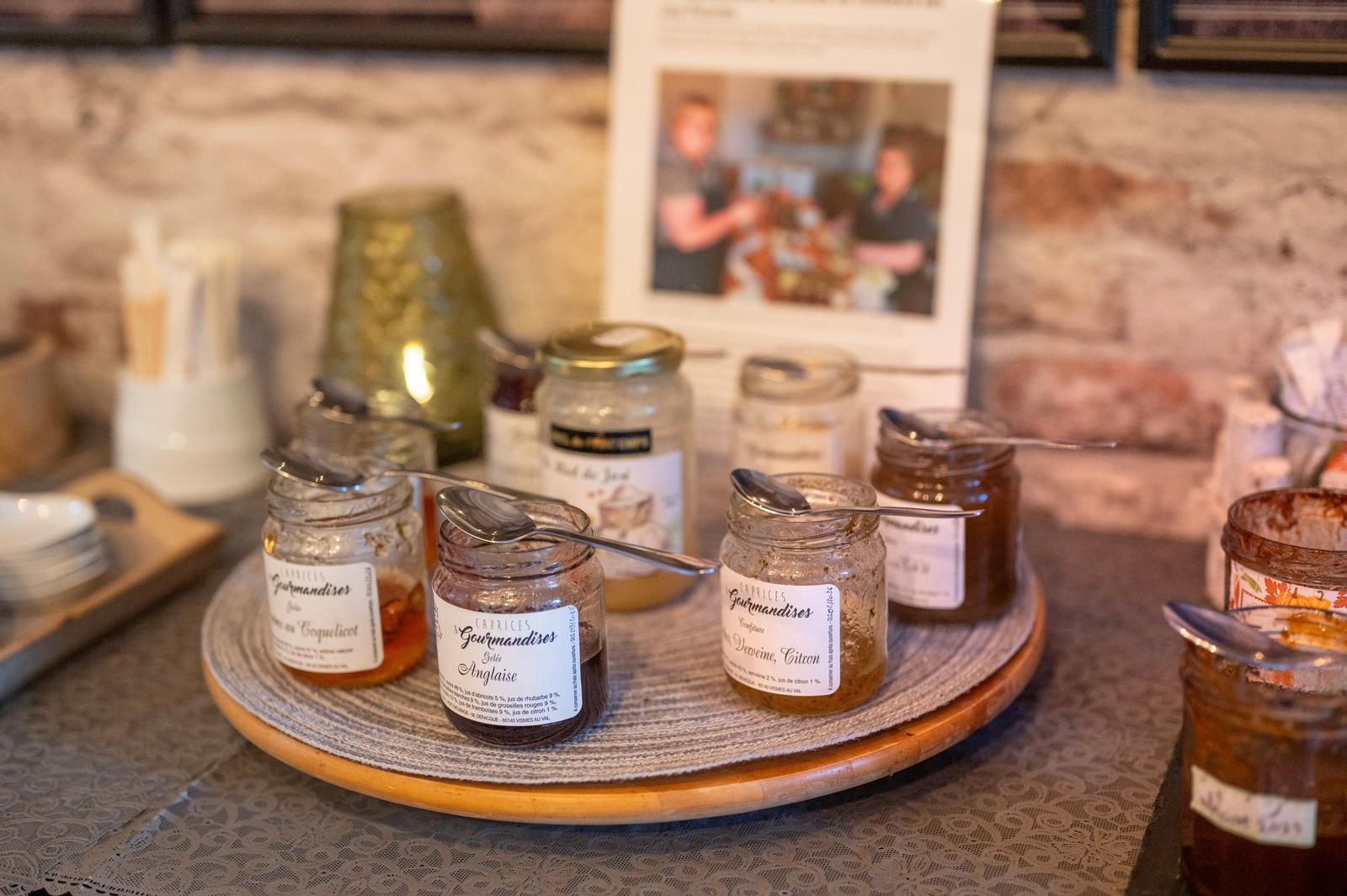 Sailly-Flibeaucourt : la Cour d'Hortense, pots de confiture