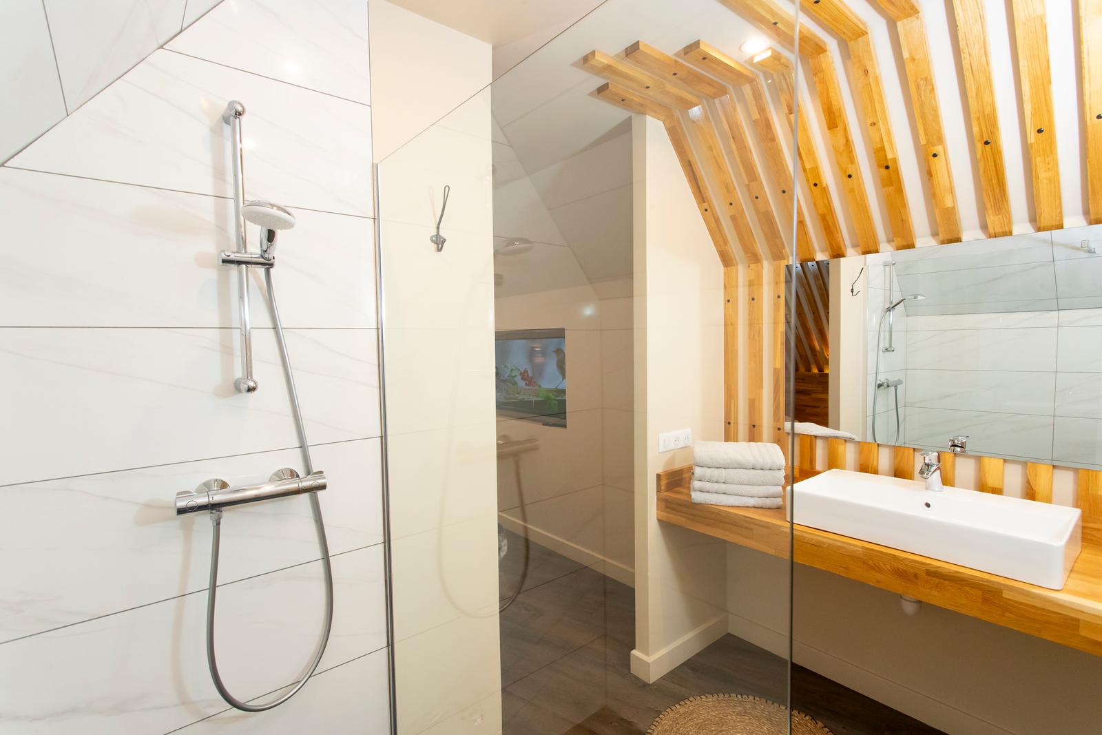 Saint-Aubin : au Cœur du Village, maison Origine, la salle de bain 04