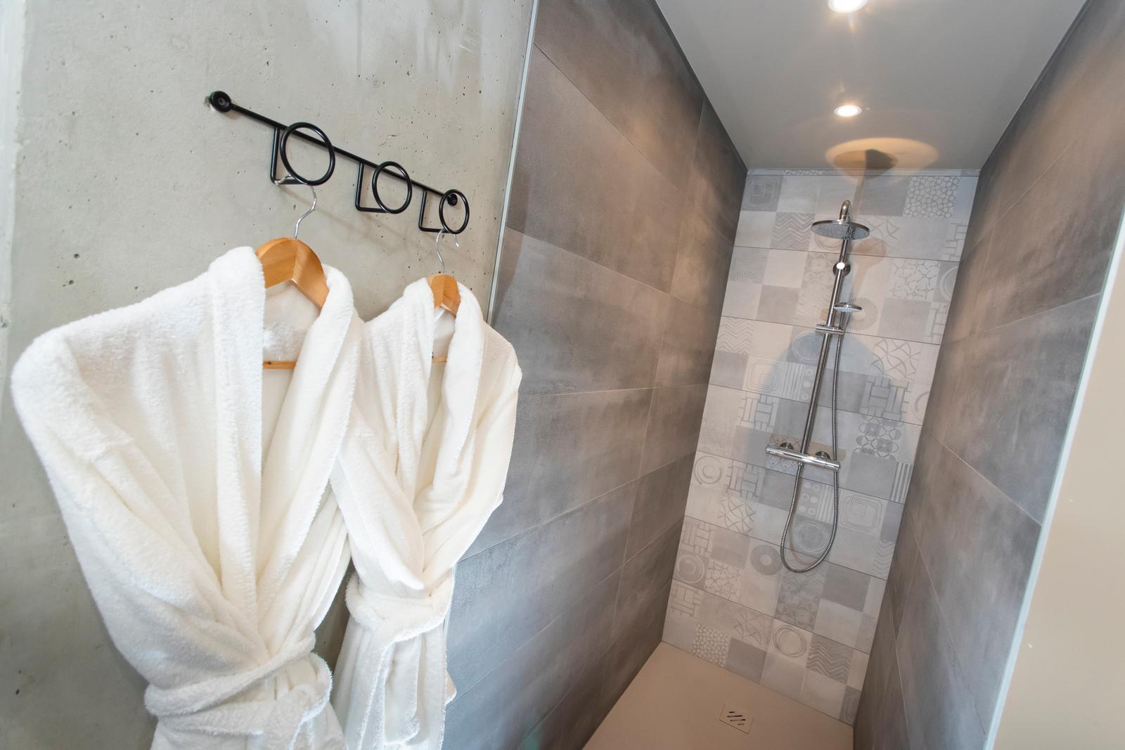 Saint-Aubin : au Cœur du Village, studio Boutisse, la salle de bain 01