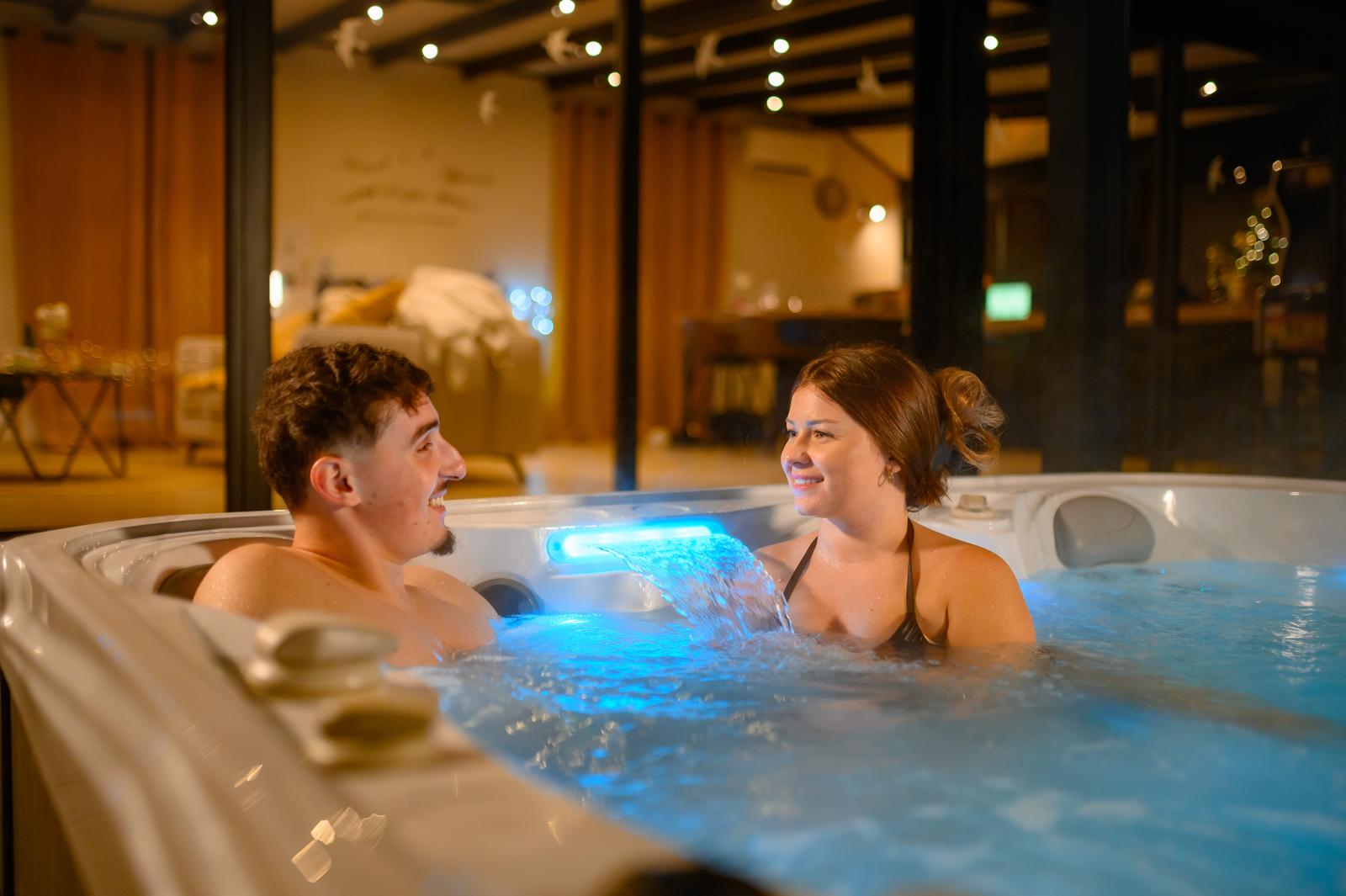 Arsy : l'Espace d'un Instant, couple dans le spa 04
