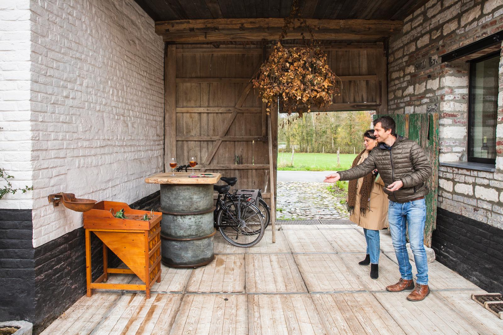 Sainghin-en-Mélantois : Ferme 1802, partie de jeu de la grenouille en couple