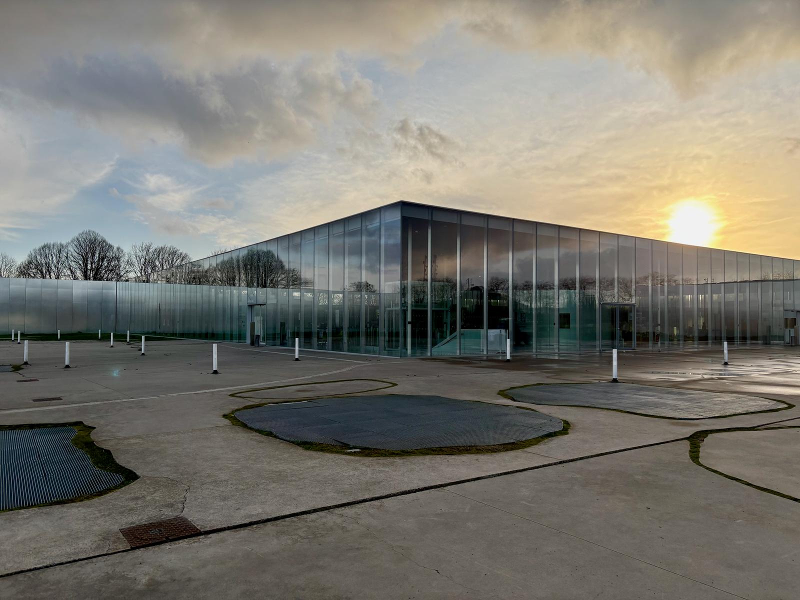 Lens : le Louvre-Lens, l'extérieur du musée 02