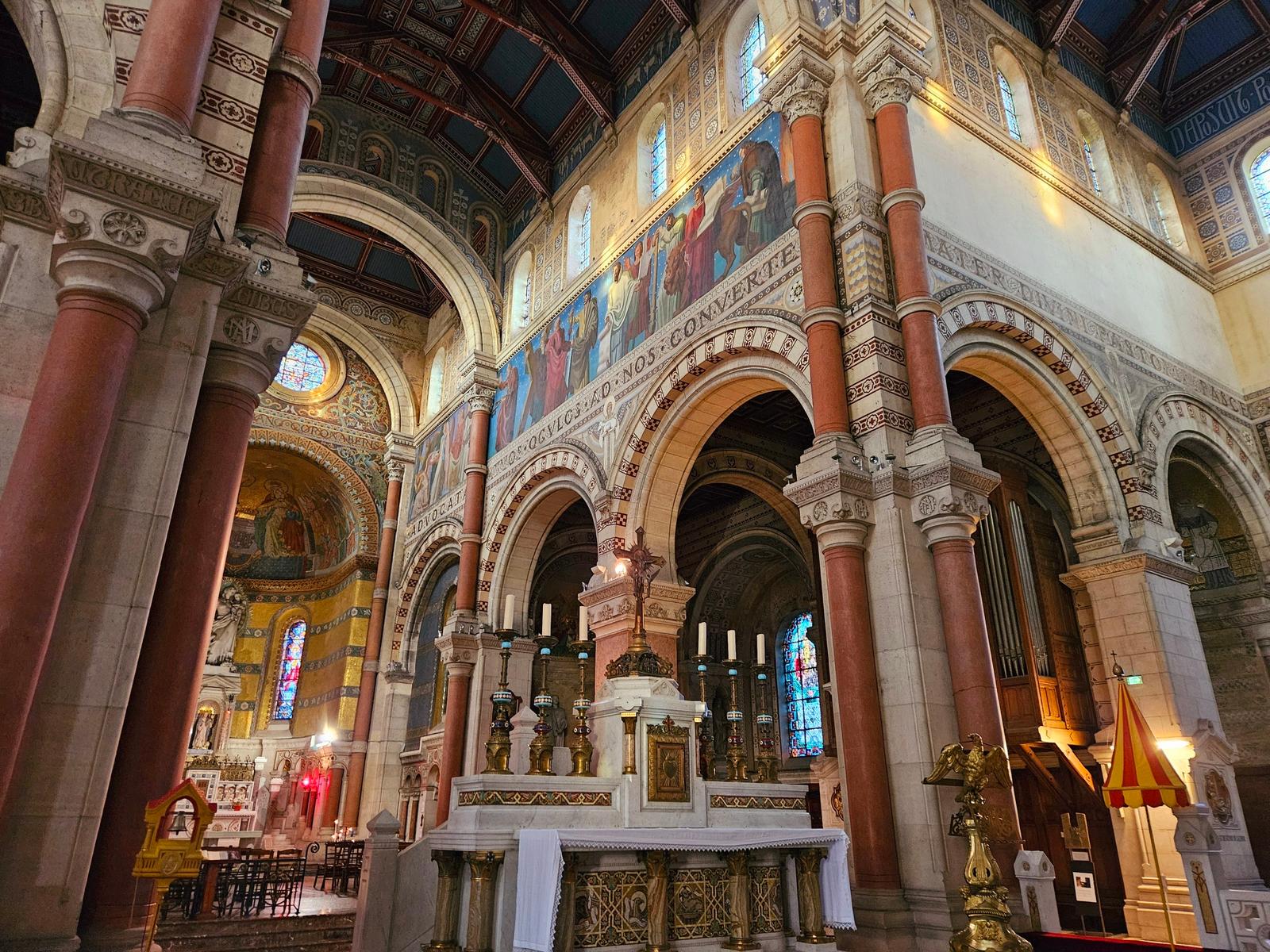 Albert : basilique Notre-Dame de Brebières 08