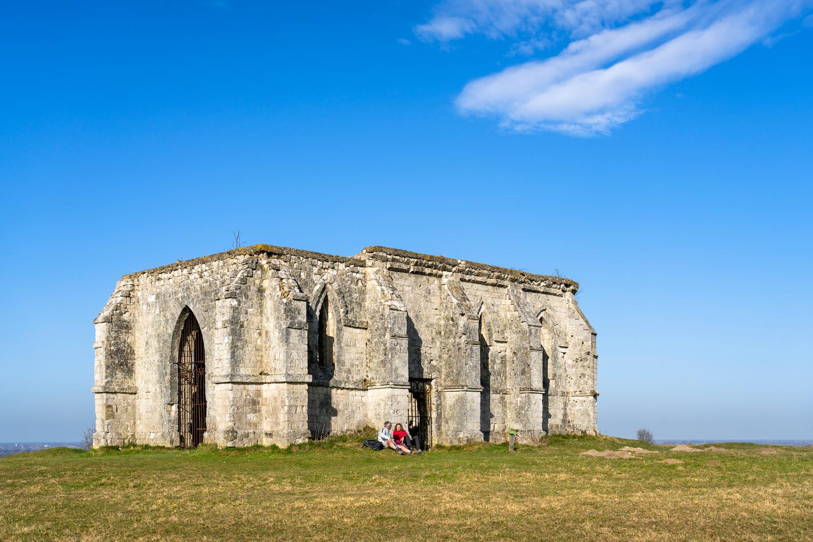 Tournehem-sur-la-Hem : randonneurs à la chapelle Saint-Louis de Guémy 01 
