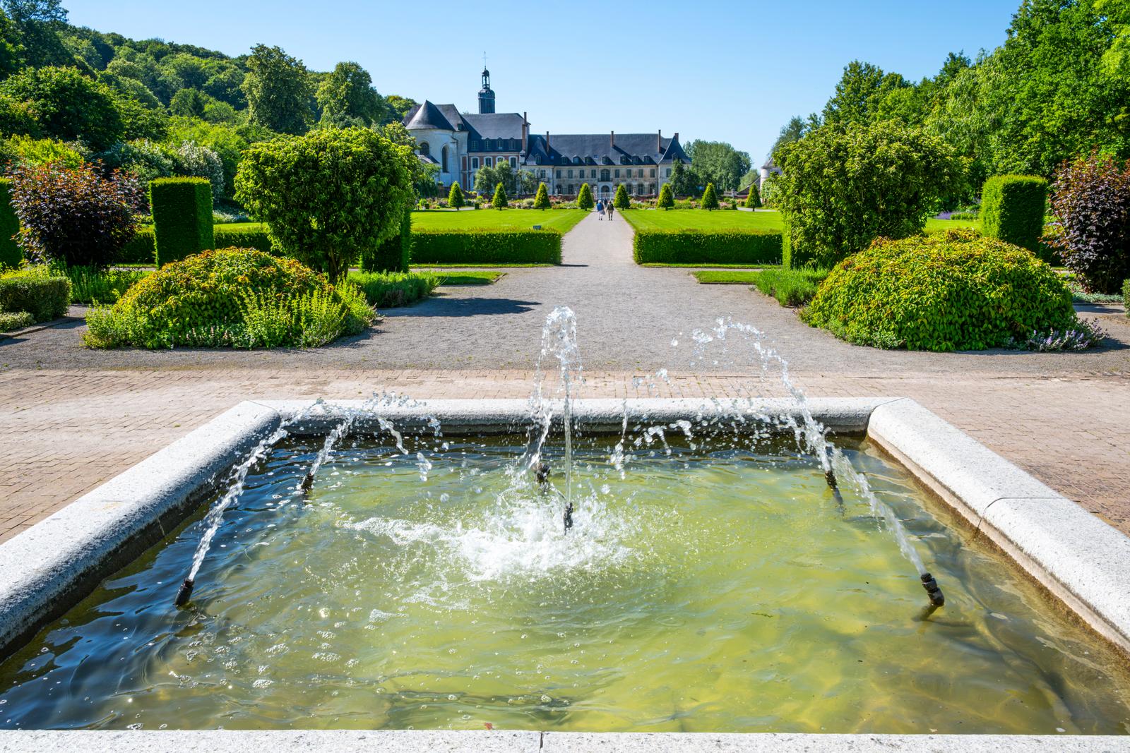 Argoules : fontaine des jardins de l'abbaye de Valloires