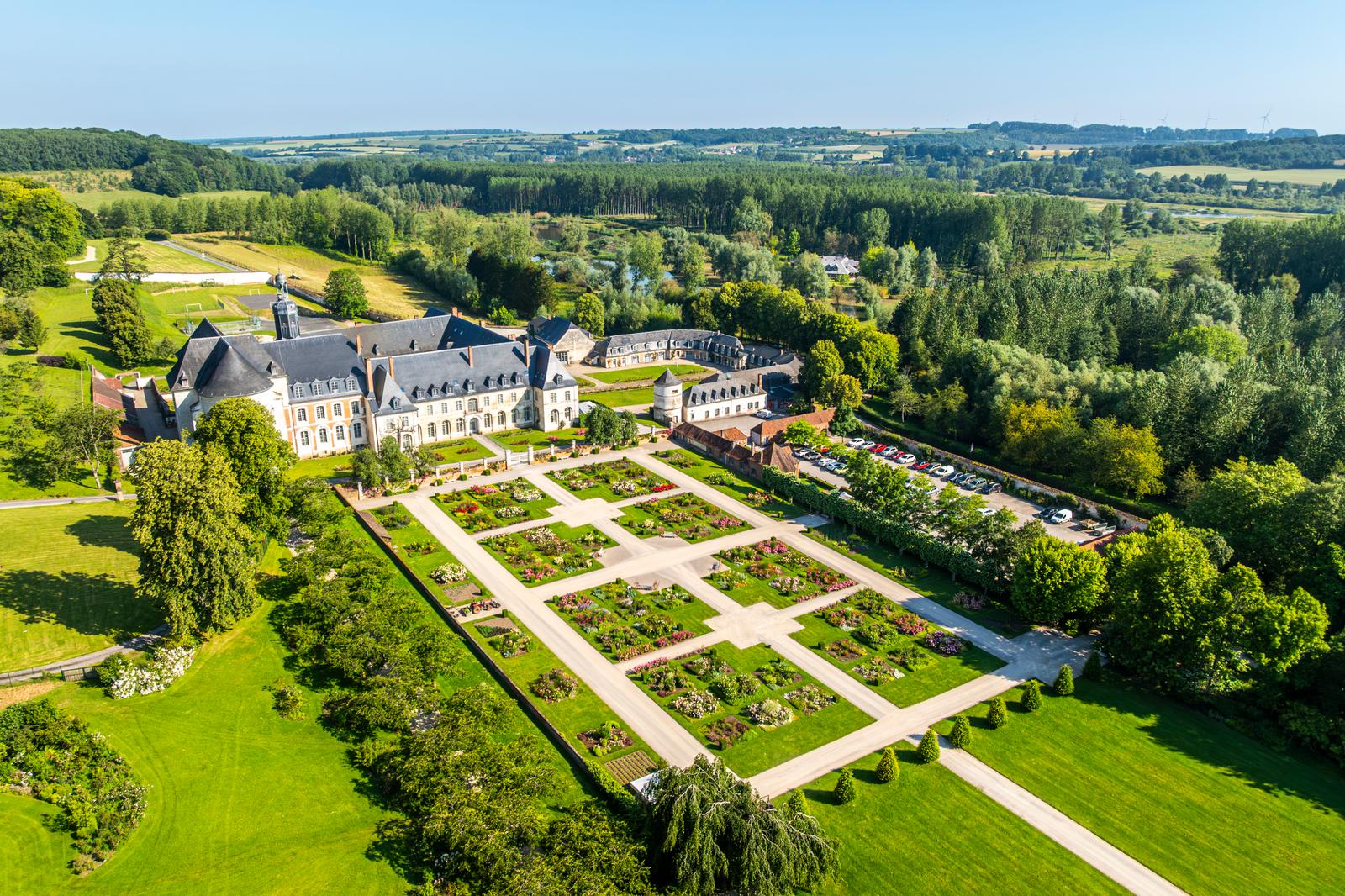 Argoules : vue aérienne des jardins de l'abbaye de Valloires