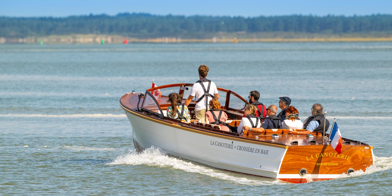 Bateau de plaisance sur la mer au Cap Hornu 01