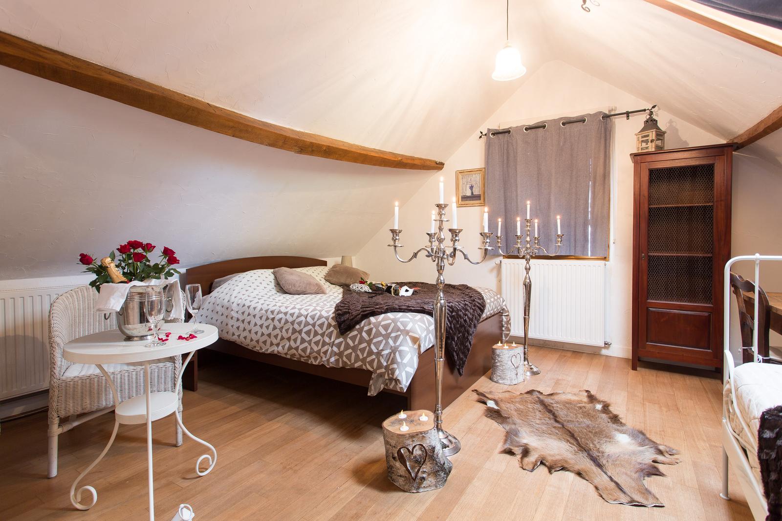 Saint-Sulpice : chambre d'hôtes les glycines de Saint-Sulpice 53