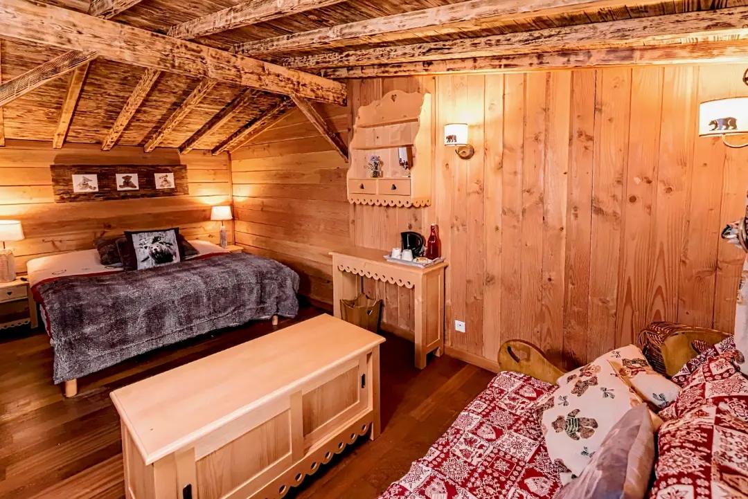 Essuiles : cabane perchée, le Refuge des 3 Ours 02