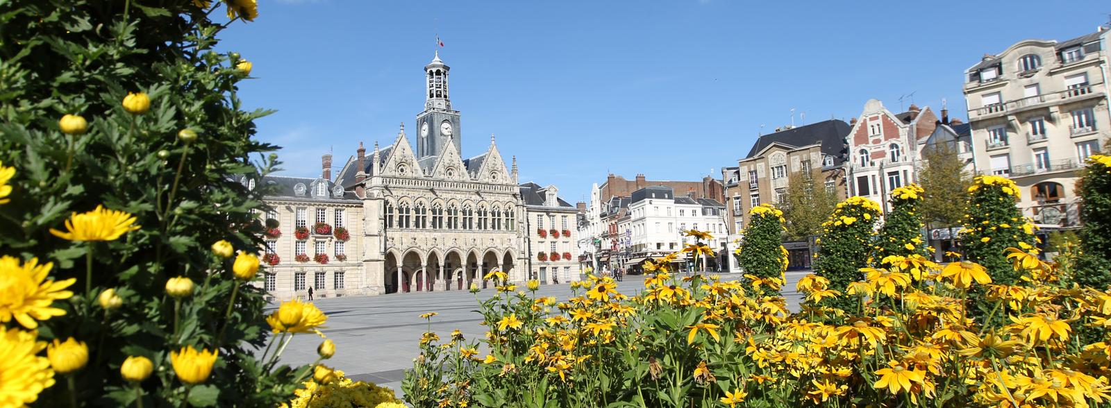 Saint-Quentin : Place de l'Hôtel de Ville