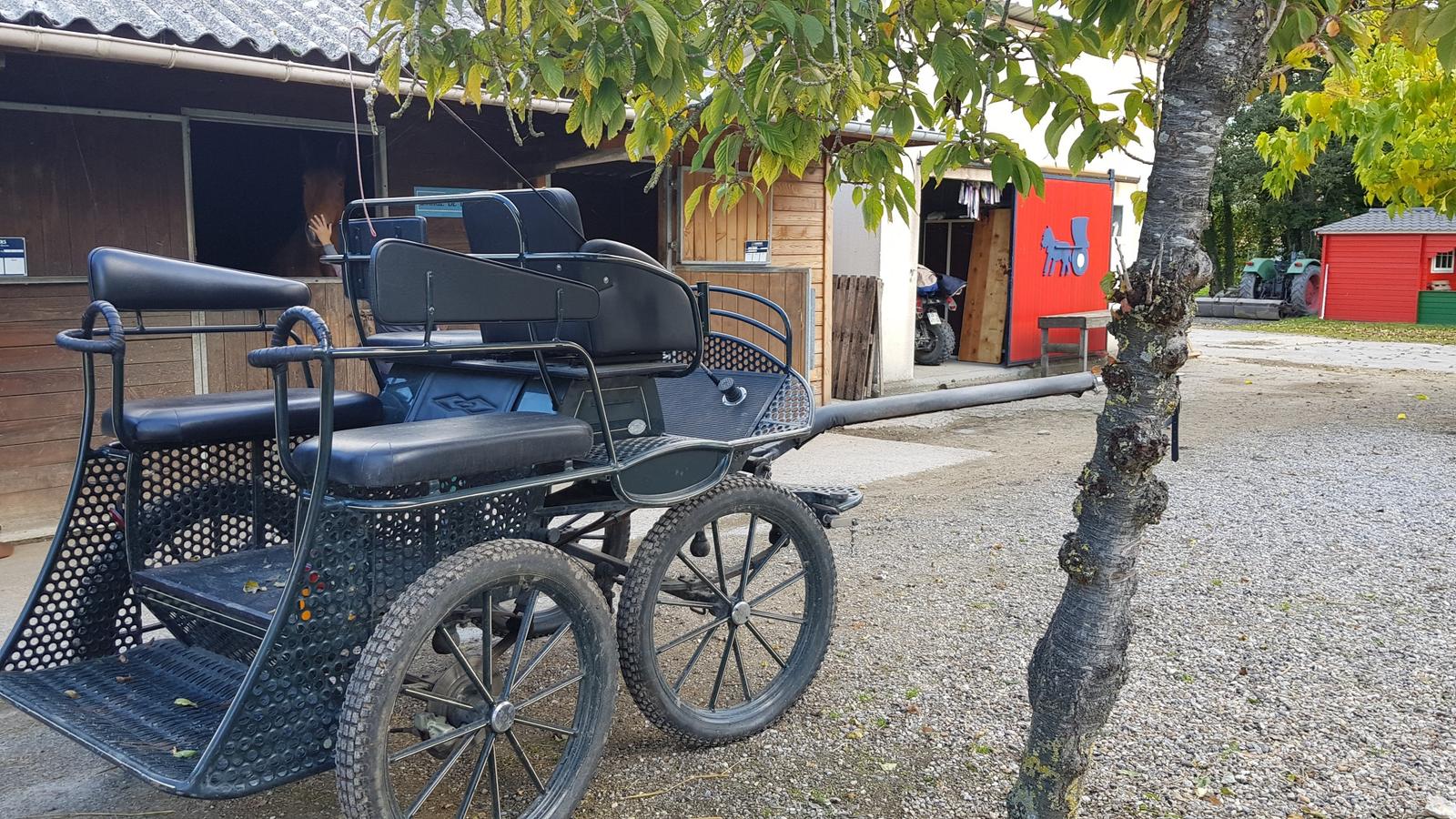 Conty : écuries de la roulotte "Selle insolite" 02