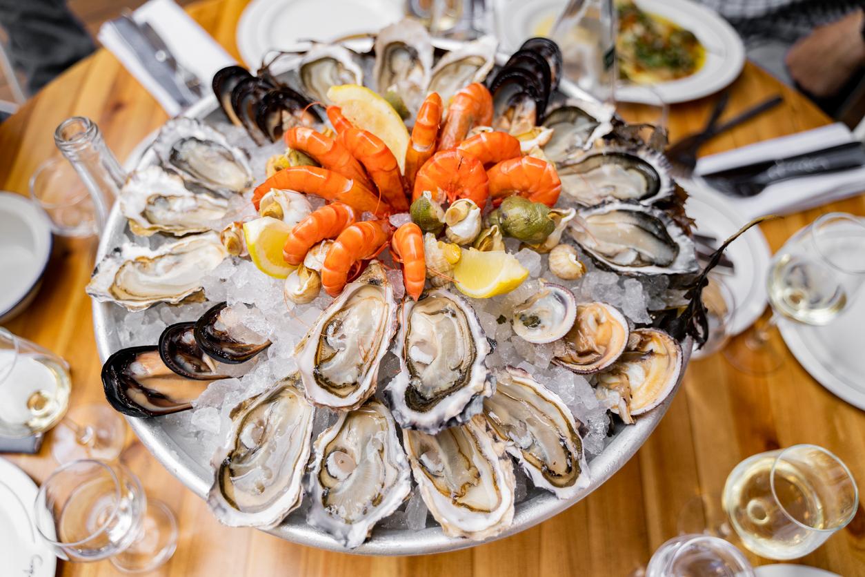 Fruits de mer Seafood Platter with Oysters, Shrimp, Mussels, and Lemon