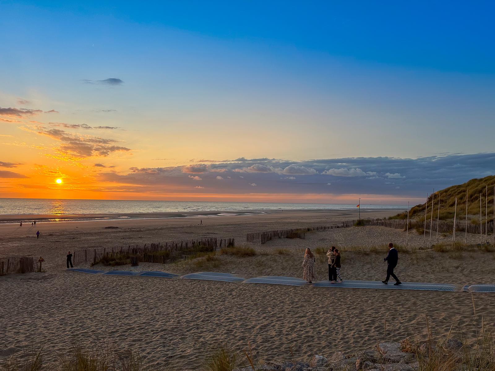 Sainte-Cécile : la plage au coucher du soleil
