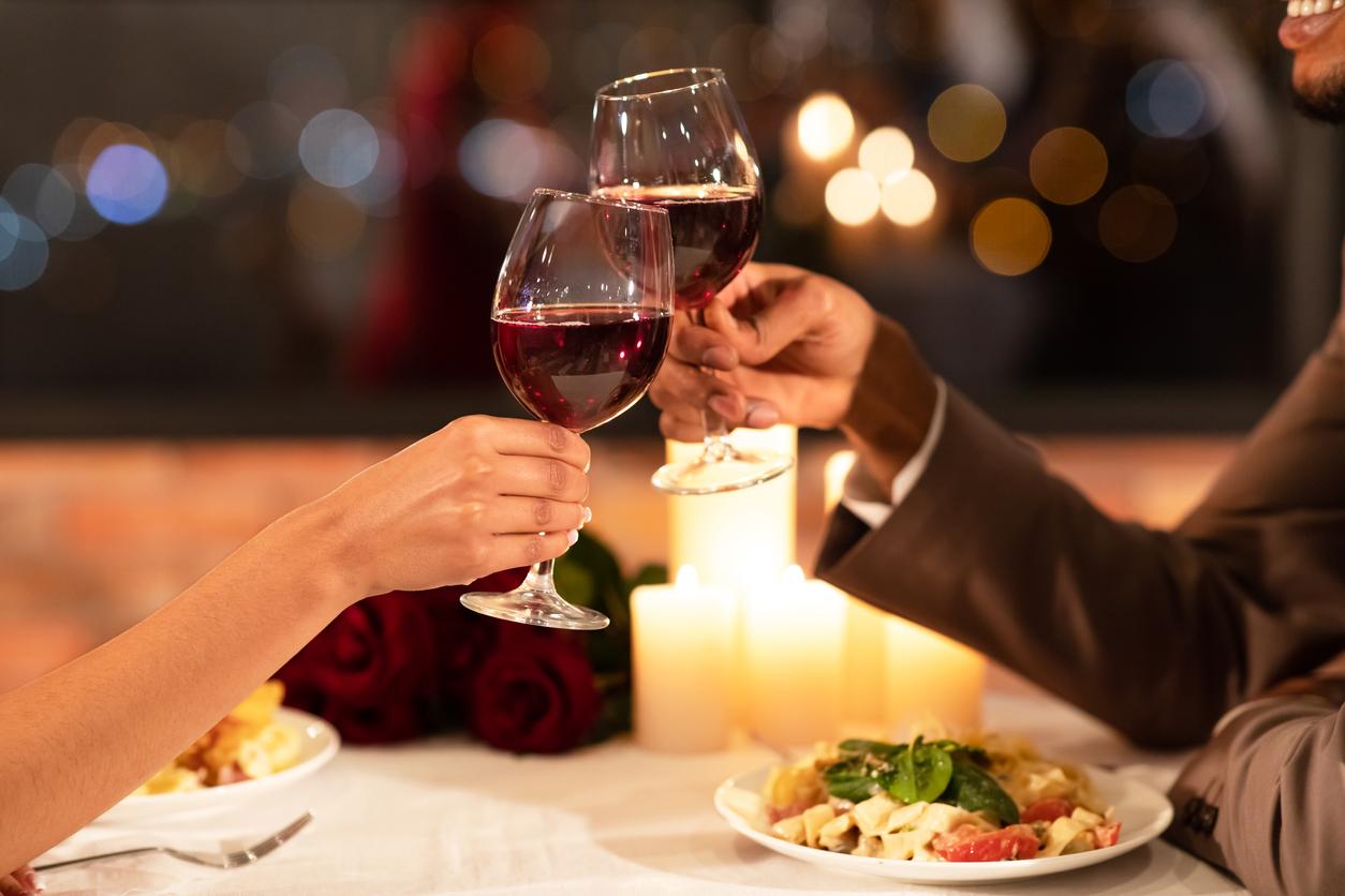 verres de vin, couple, restaurant