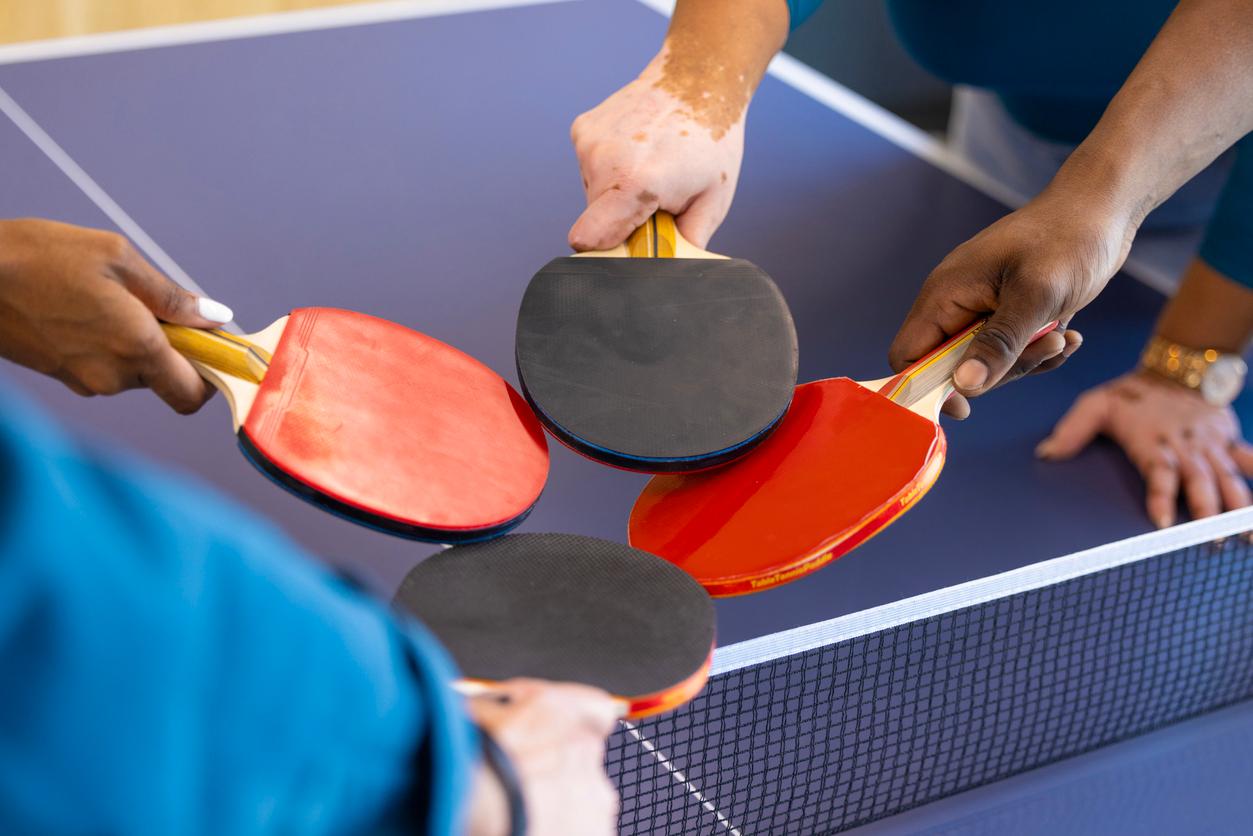 ping-pong entre amis - iStock-2155515026