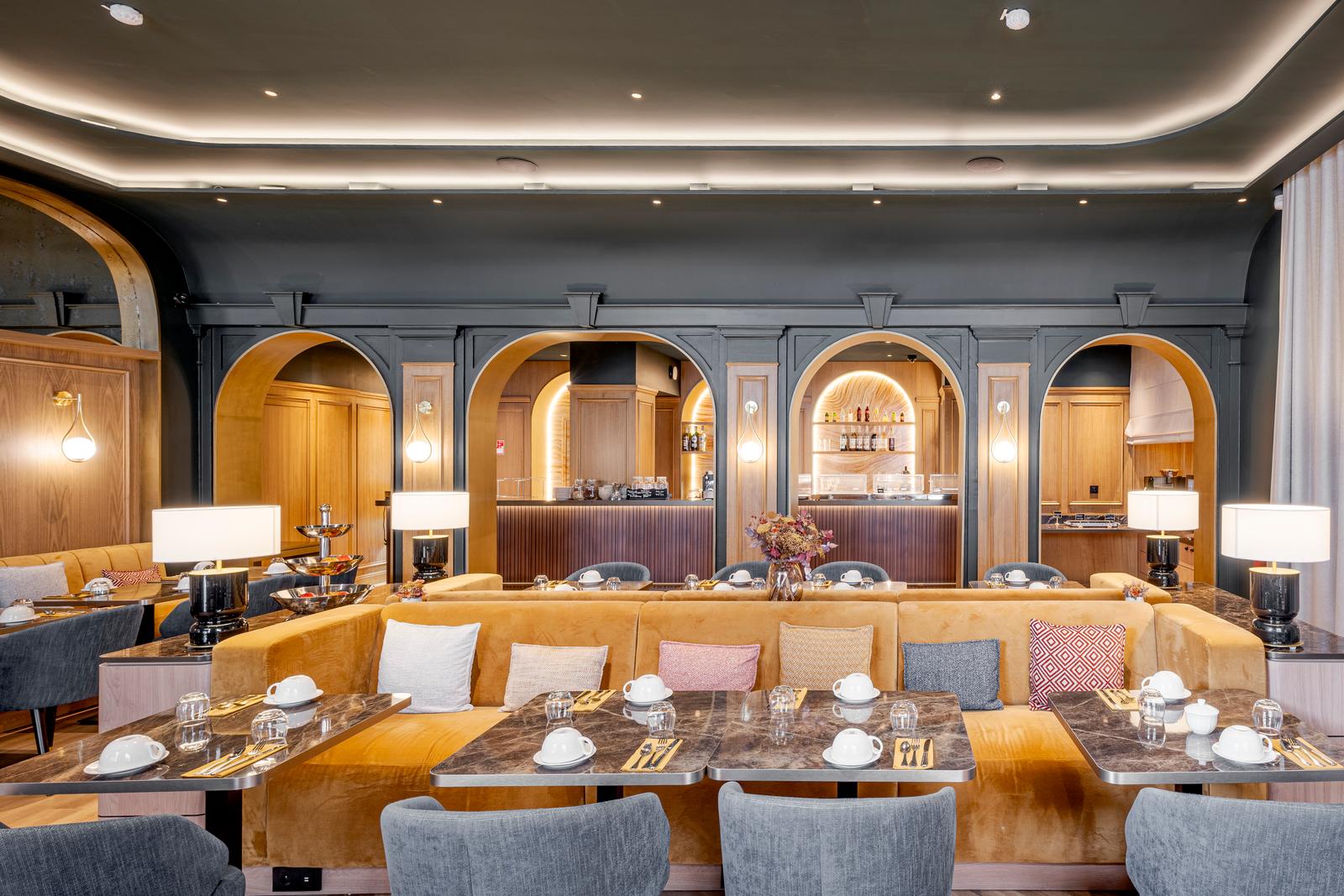 Lille : Grand hôtel Bellevue - Salle de petit-déjeuner et bar 01