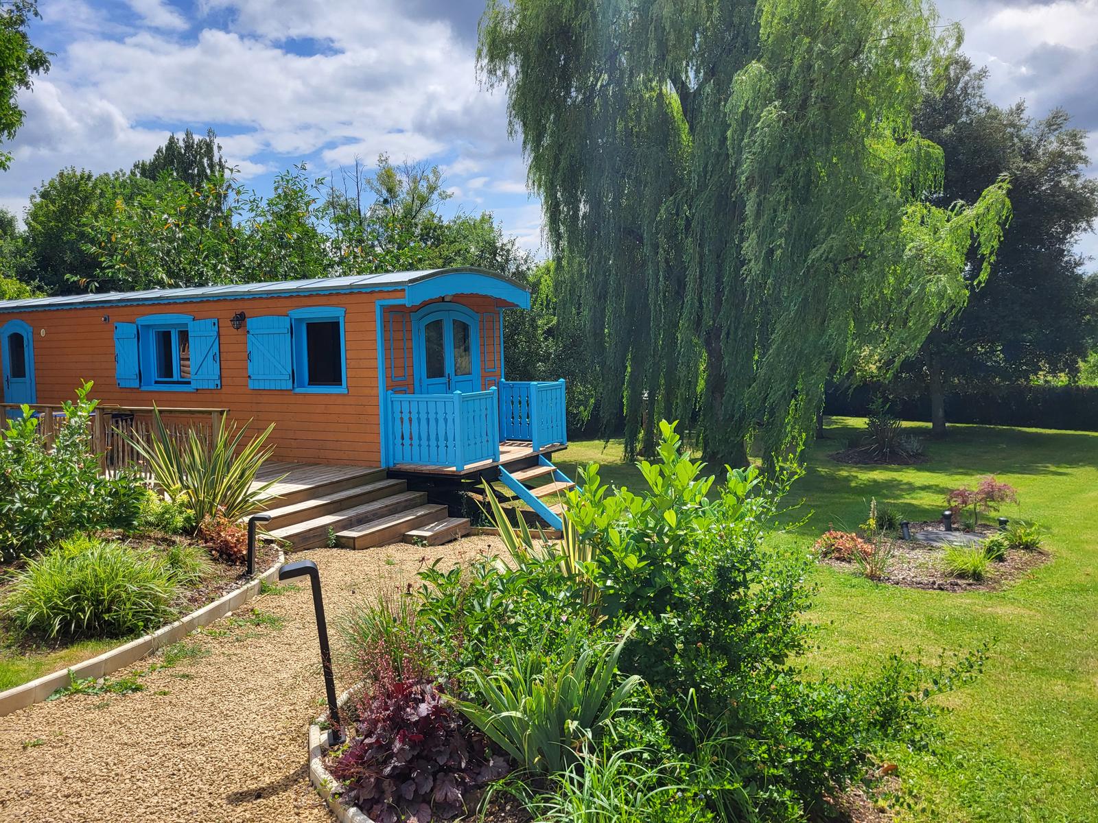 Bucilly : les roulottes du Vert Bocage - Roulotte bleue 43