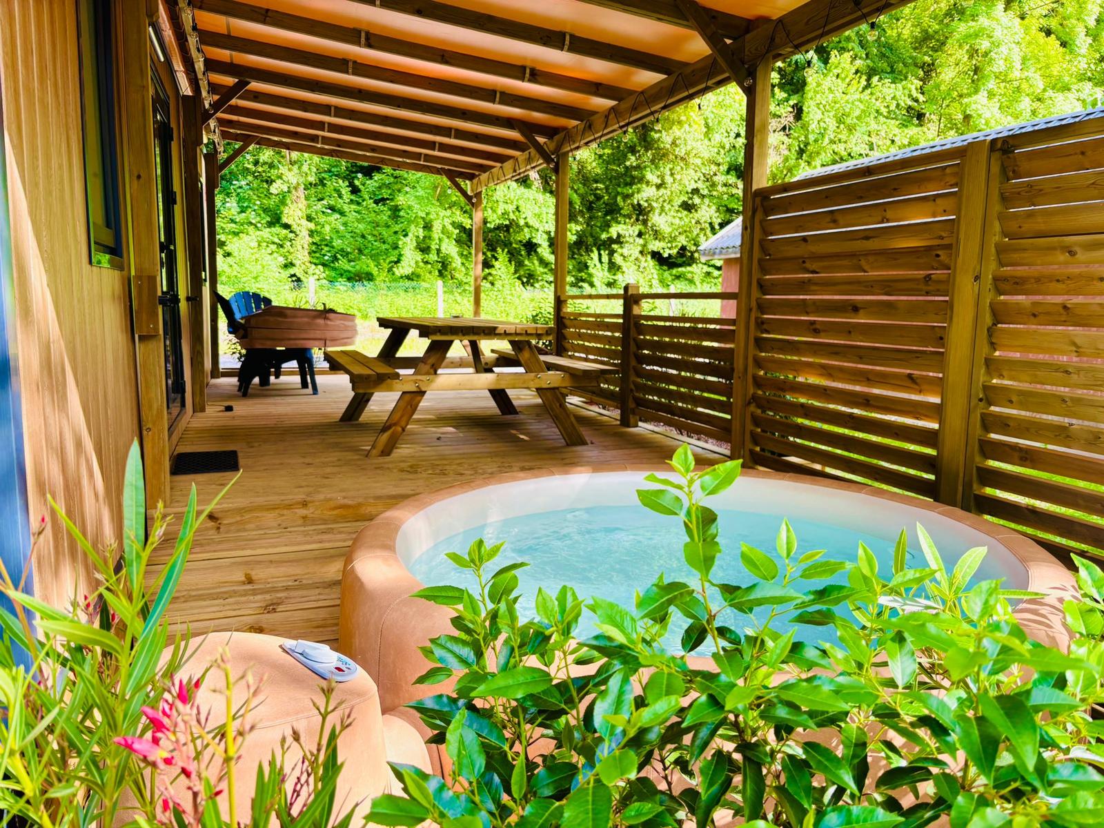 Saint-Leu d'Esserent : Camping le Pré des Moines - Bungalow Aubépine 14