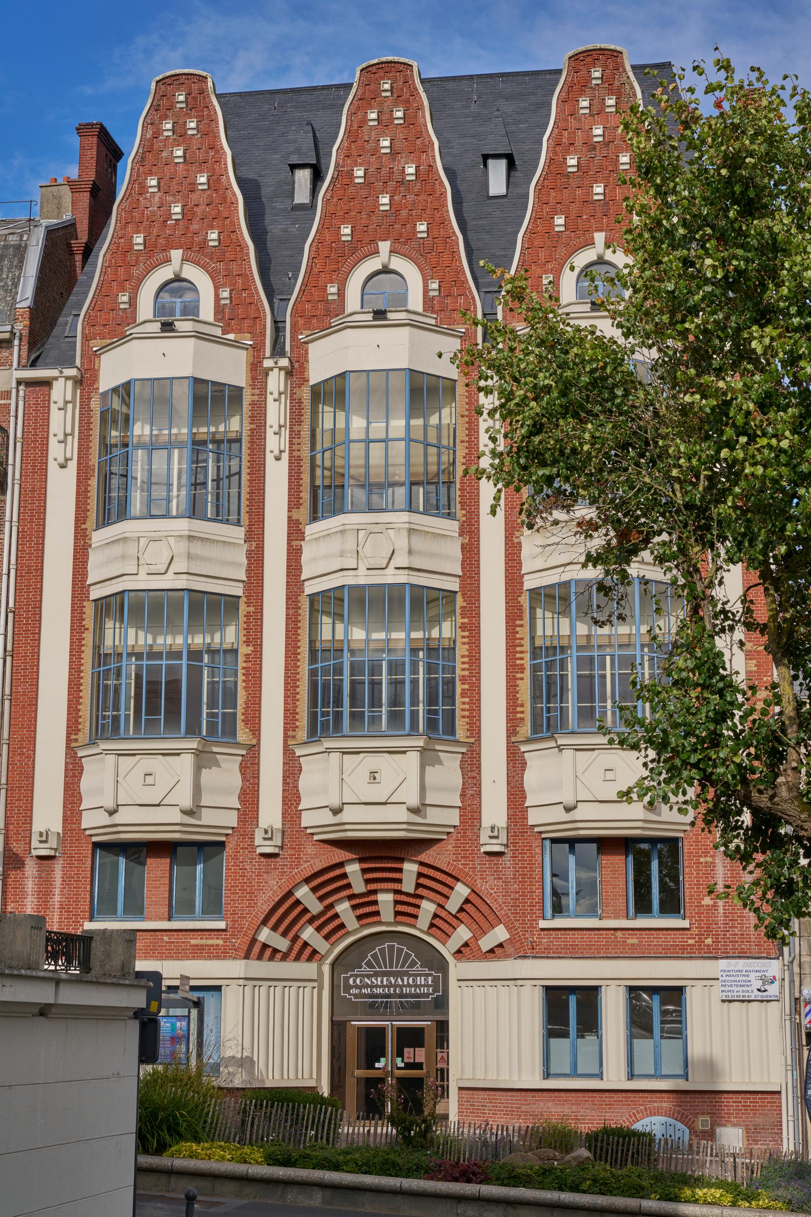 Saint-Quentin : façade du conservatoire de musique 