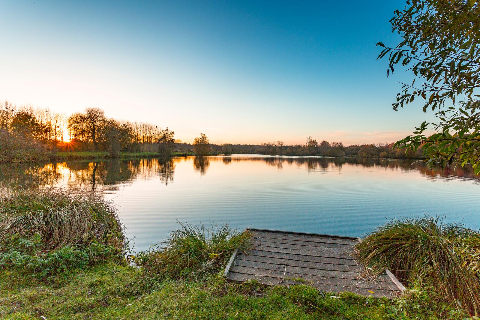 Contes : ponton sur le marais