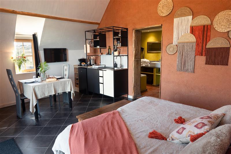 Wierre-Effroy : Ecodomaine le Verin - vue d'ensemble chambre