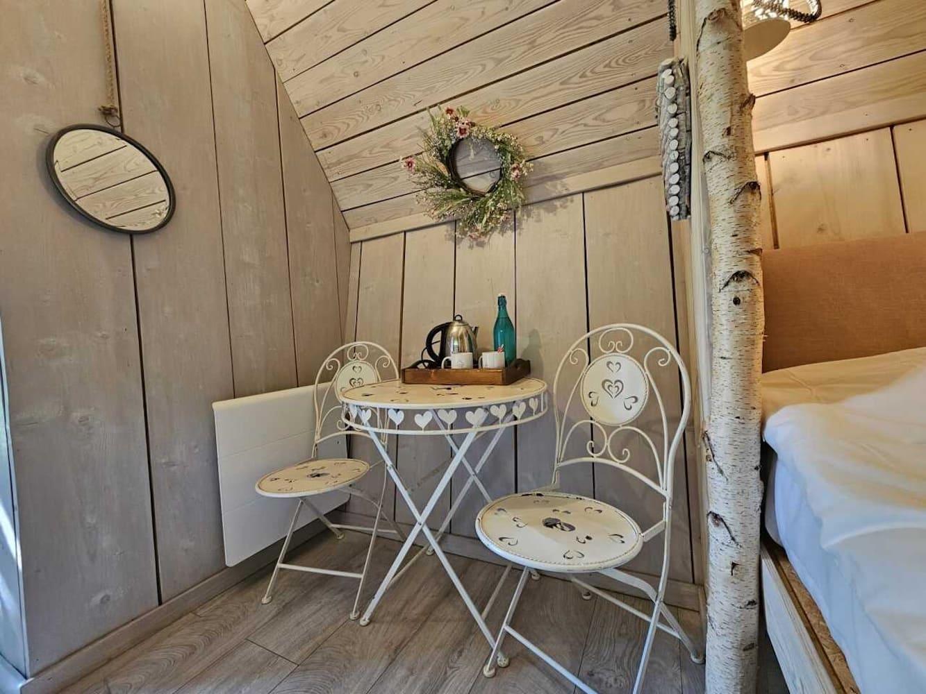 Essuiles : Le Refuge des 3 Ours - Cabane de la fée 03