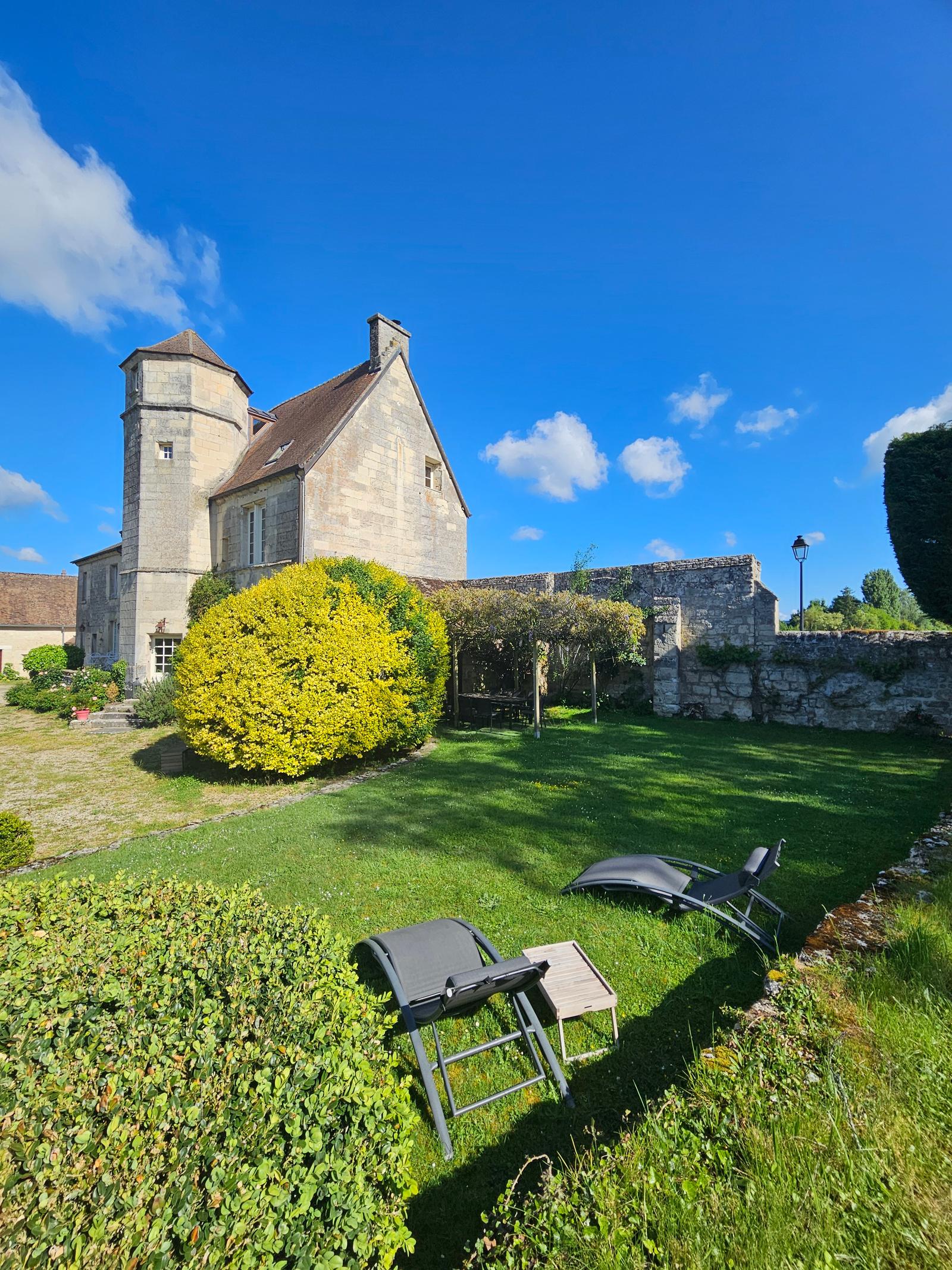 Largny-sur-Automne : Manoir de la Cour  24
