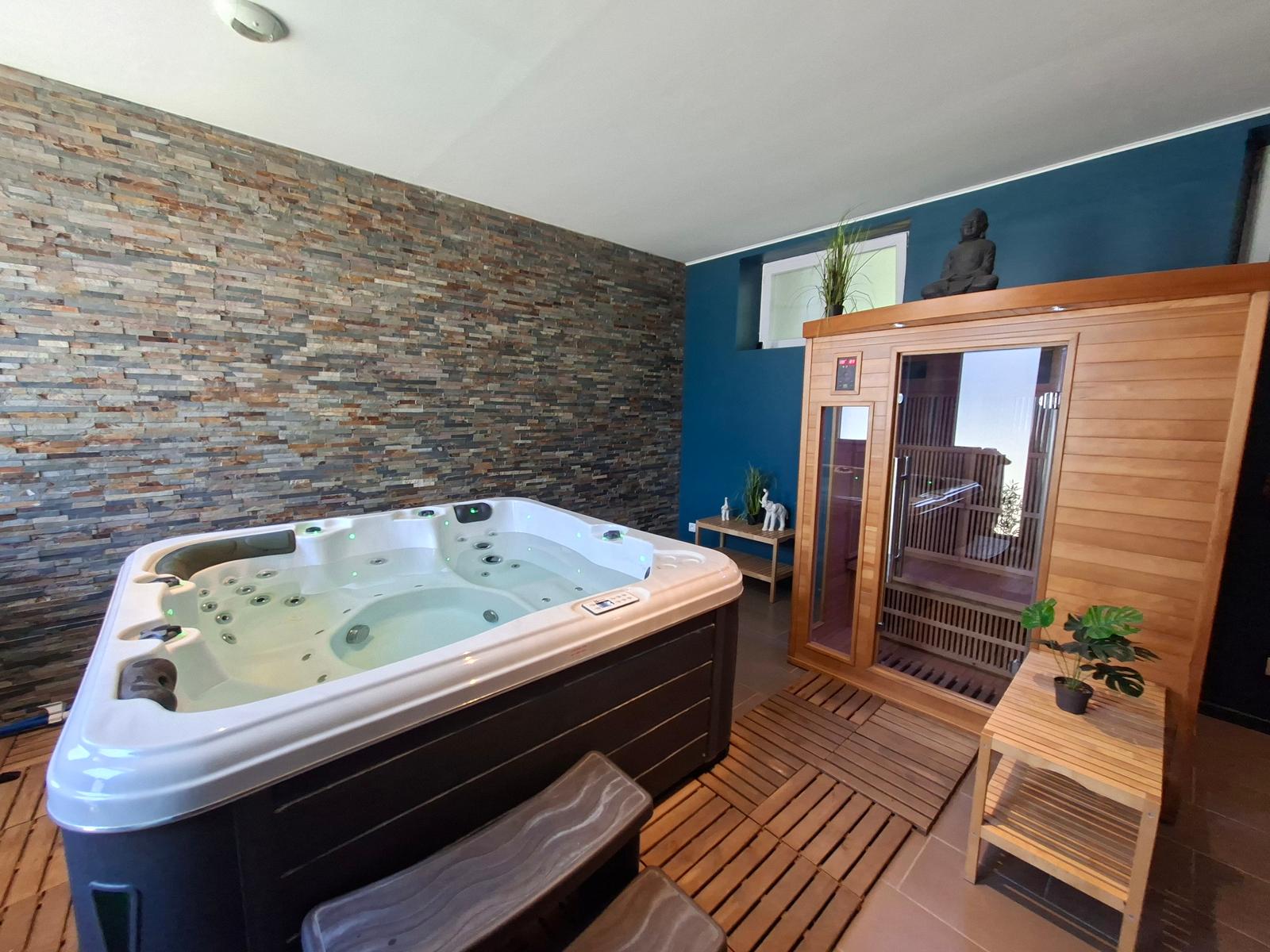 Le Cateau-Cambrésis : espace bien-être de la loveroom - les appartements Fénelon 04