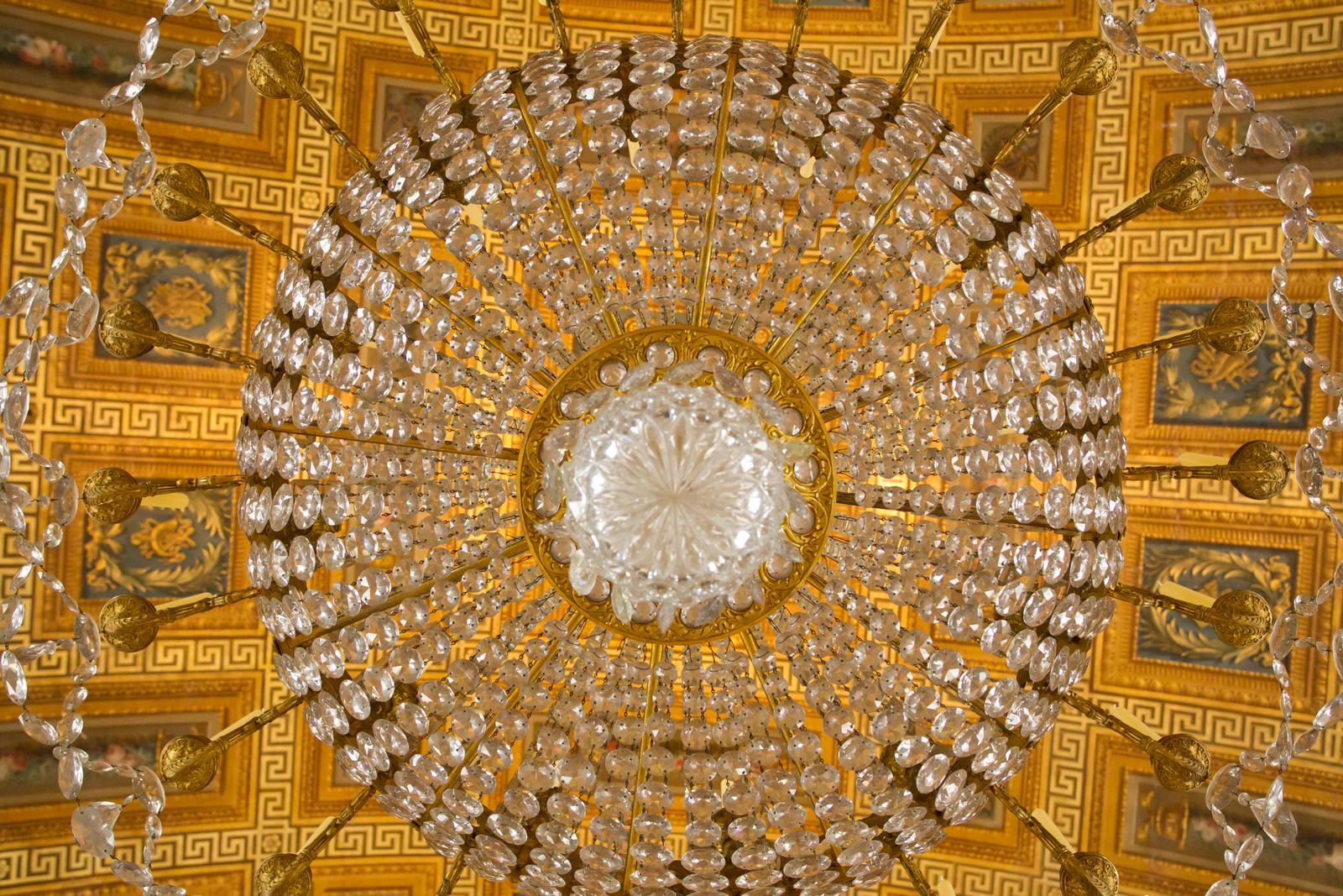 Compiègne : lustre à pampilles dans le château