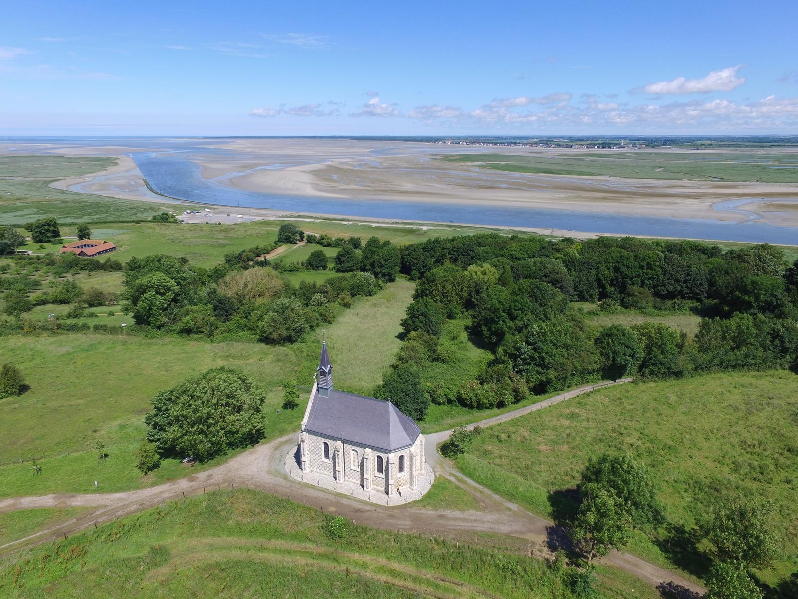 Saint-Valery-sur-Somme : la chapelle des marins, vue aérienne